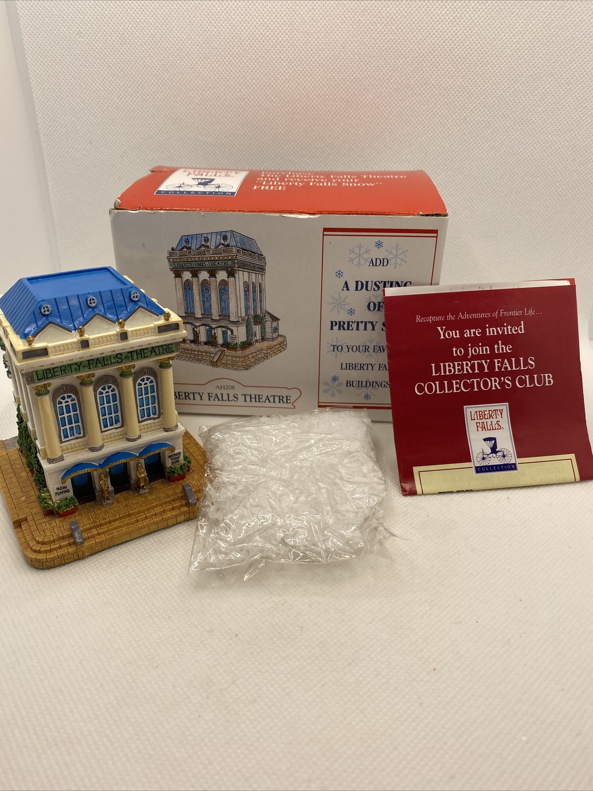 🟢 Liberty Falls Theatre Collection Ah208 Dusting Of Snow Hand Crafted Village