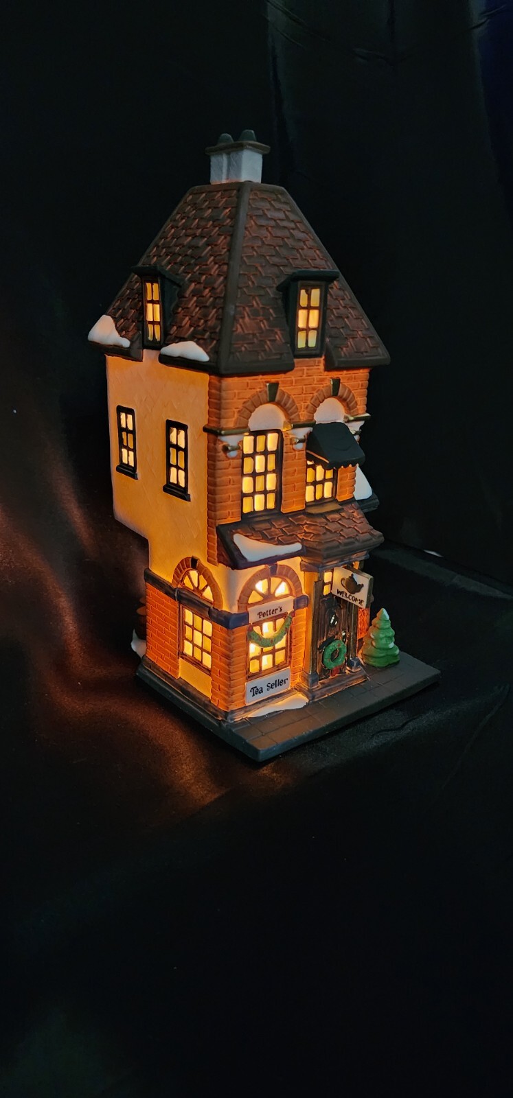 Dept 56 Christmas In The City “Potters Tea Seller” #5880-7 Item#275