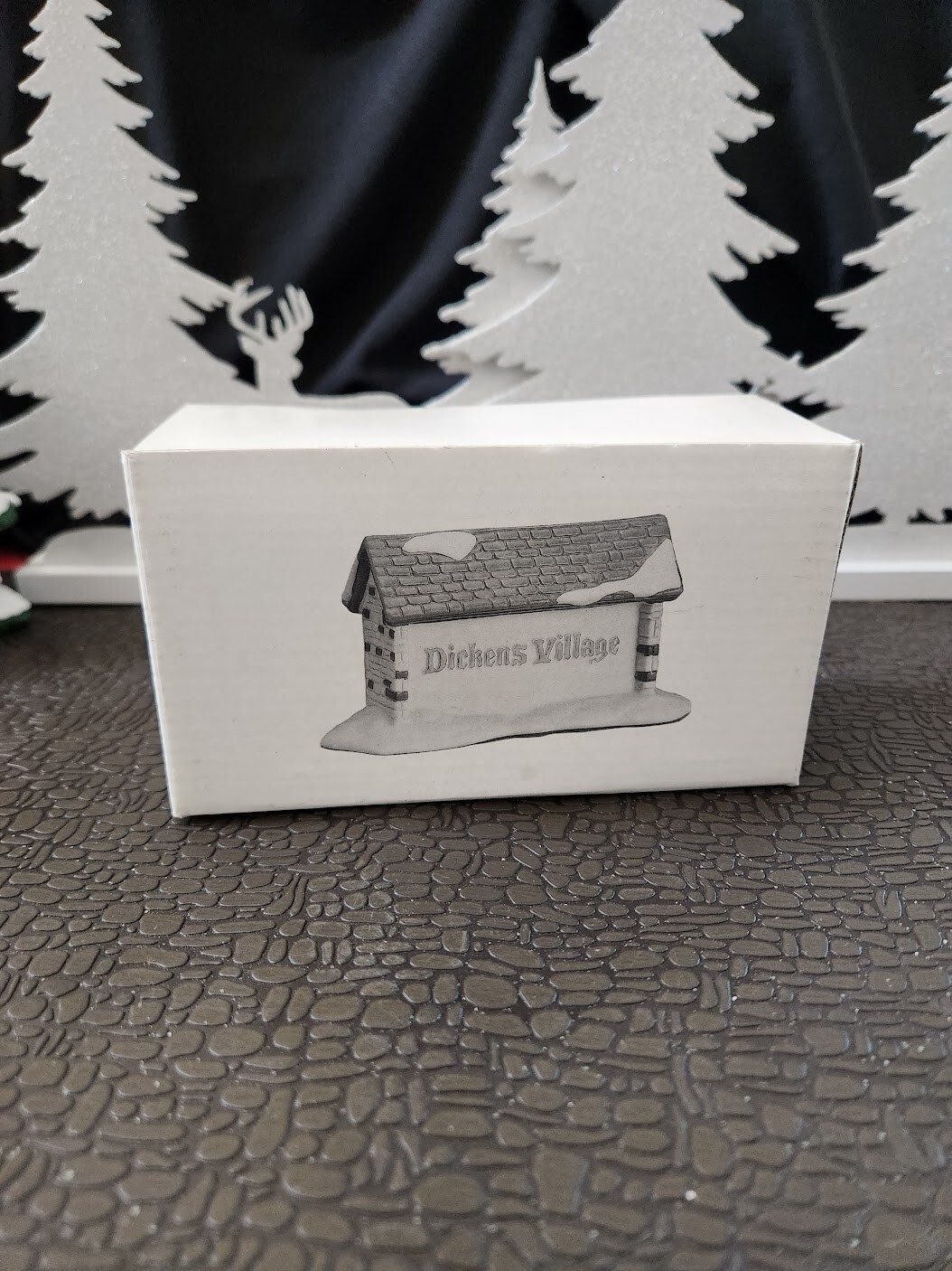 Dept 56 Dickens Village – Dickens Village Sign