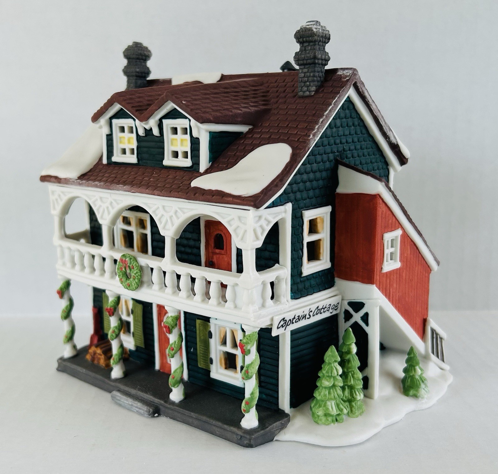 Dept 56 New England Christmas Village Captain’s Cottage #59471