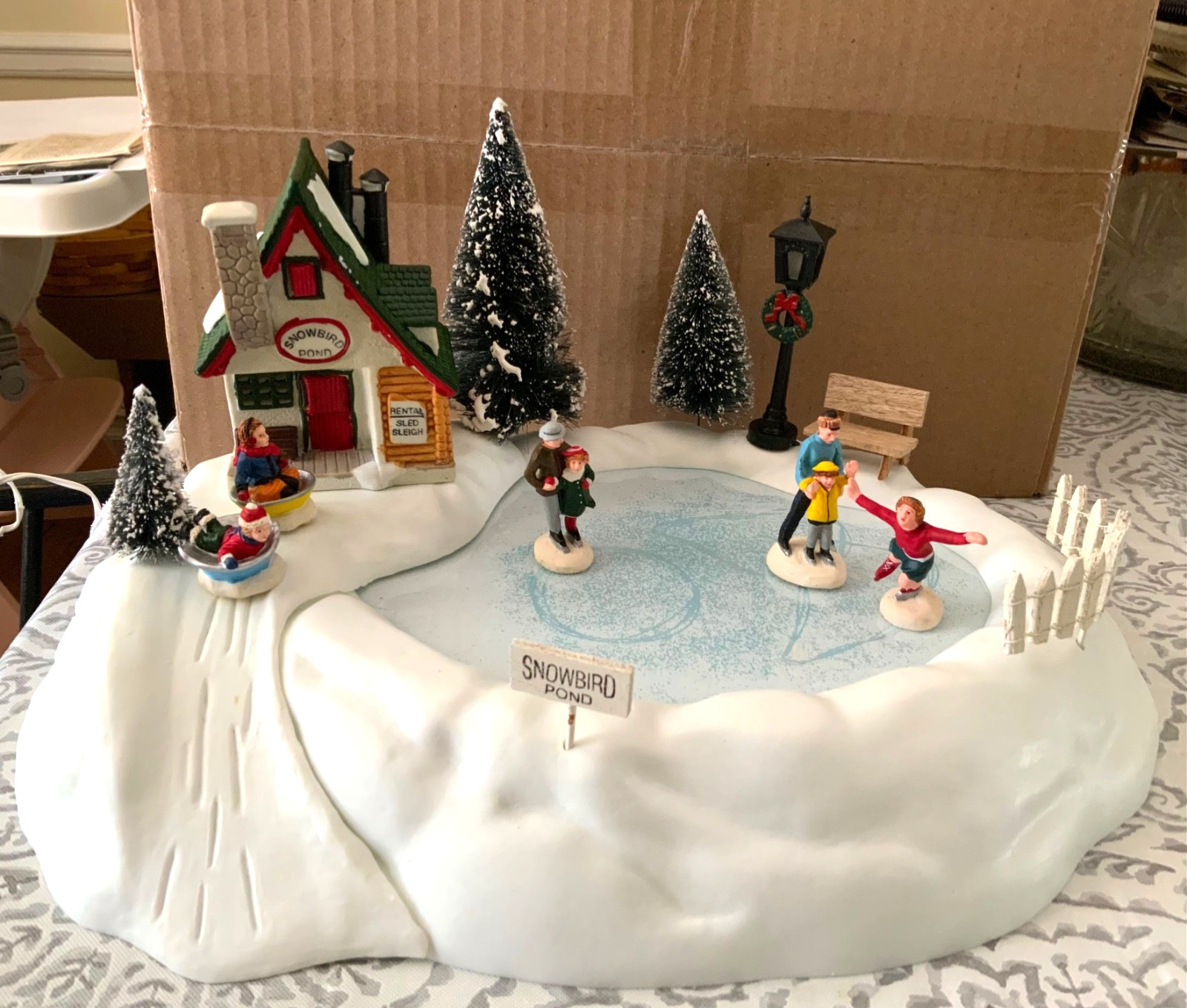 Lemax Animated Skating Pond Village 1995 #54106 Magnetic Skaters Complete W/Box