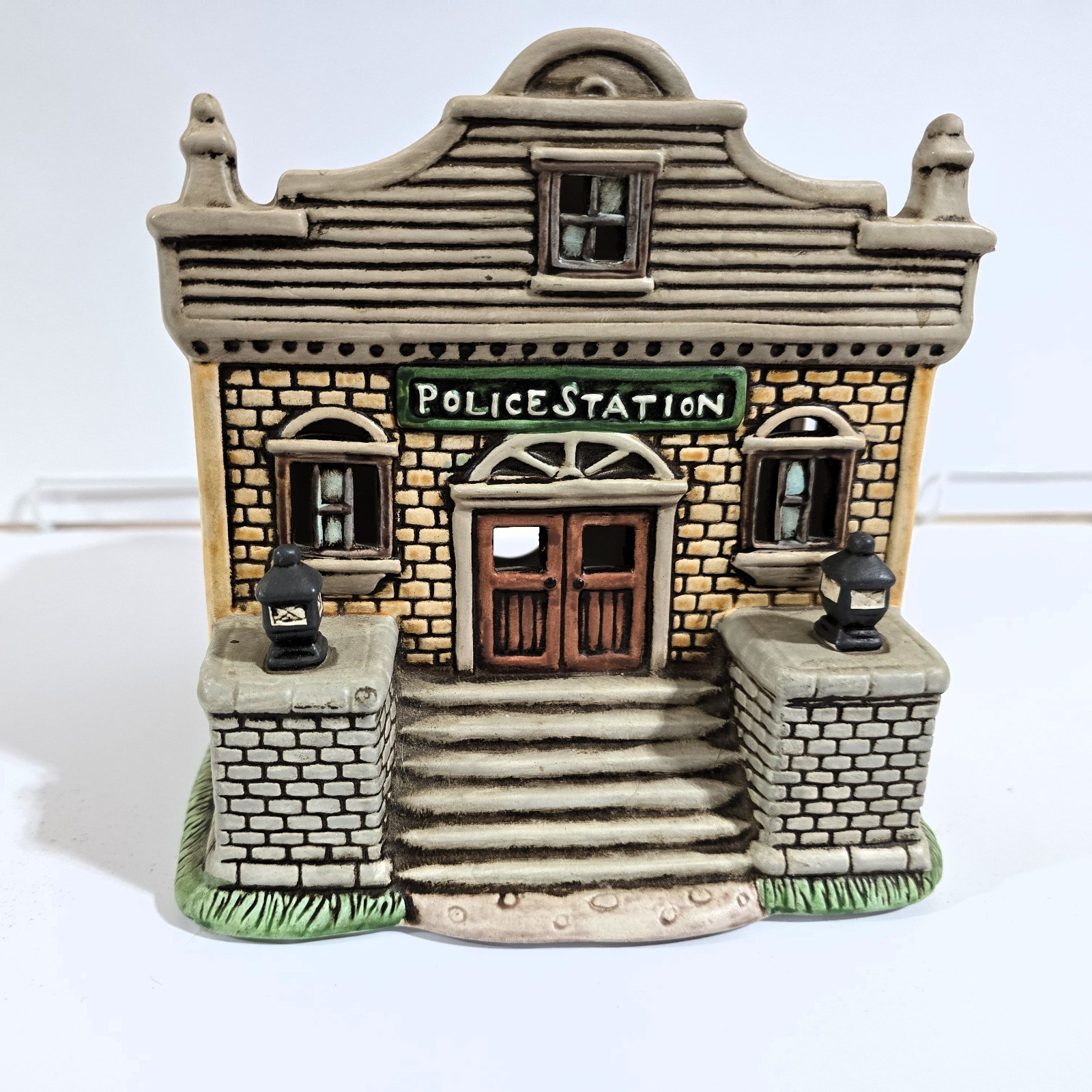 Lefton Colonial Village Police Station 1987 06344 No Cord/Box with Officer Casey