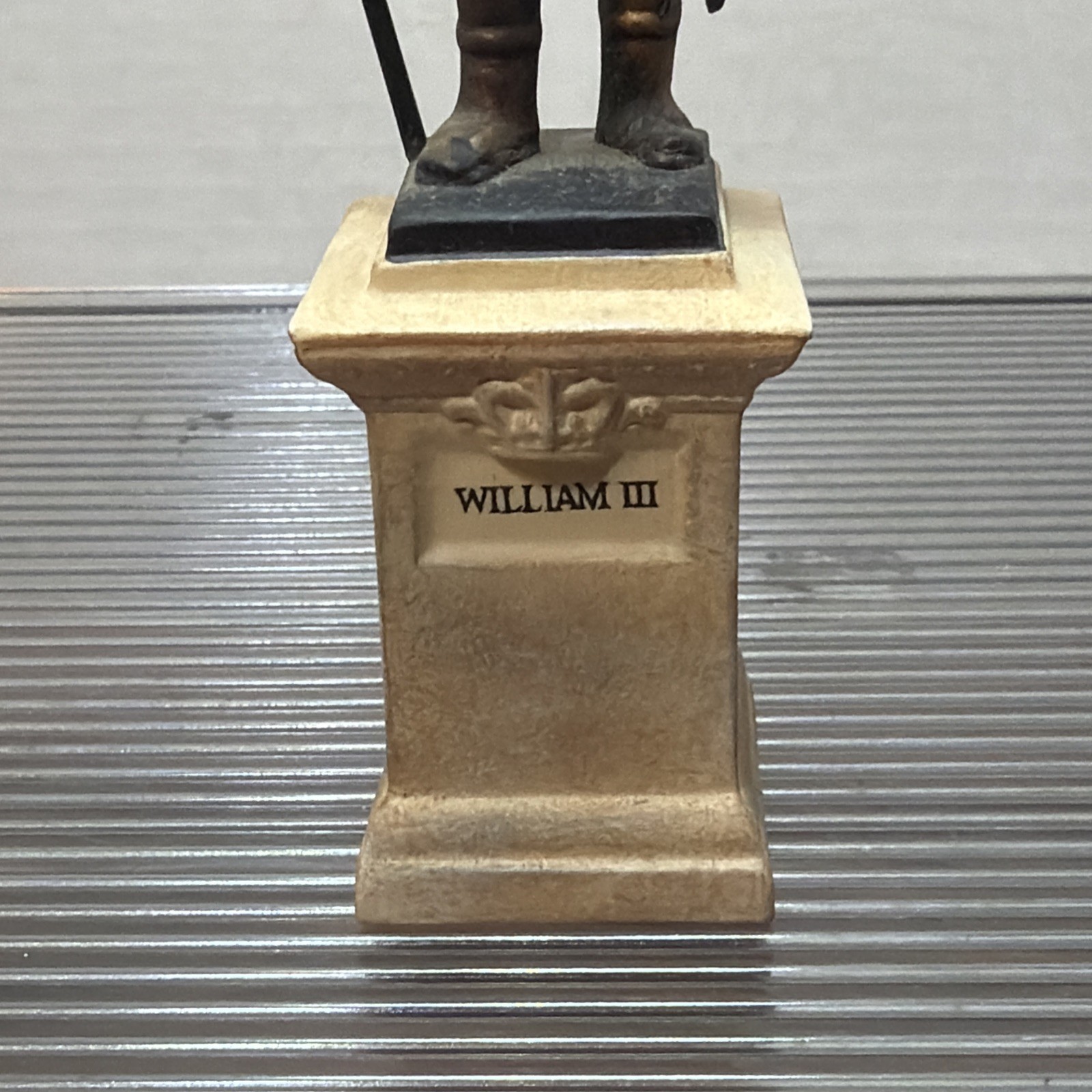 Dept 56 Kensington Palace Dickens Replacement: Prince William III Statue Only