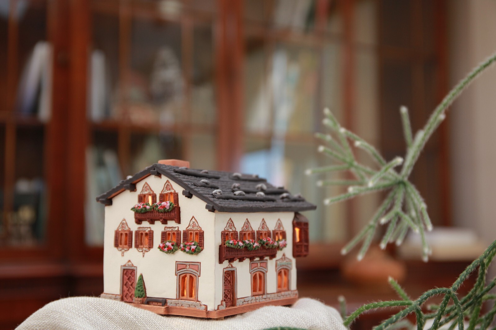 Ceramic Tealight Holder Historic House in Garmisch-Partenkirchen 10 cm © Midene