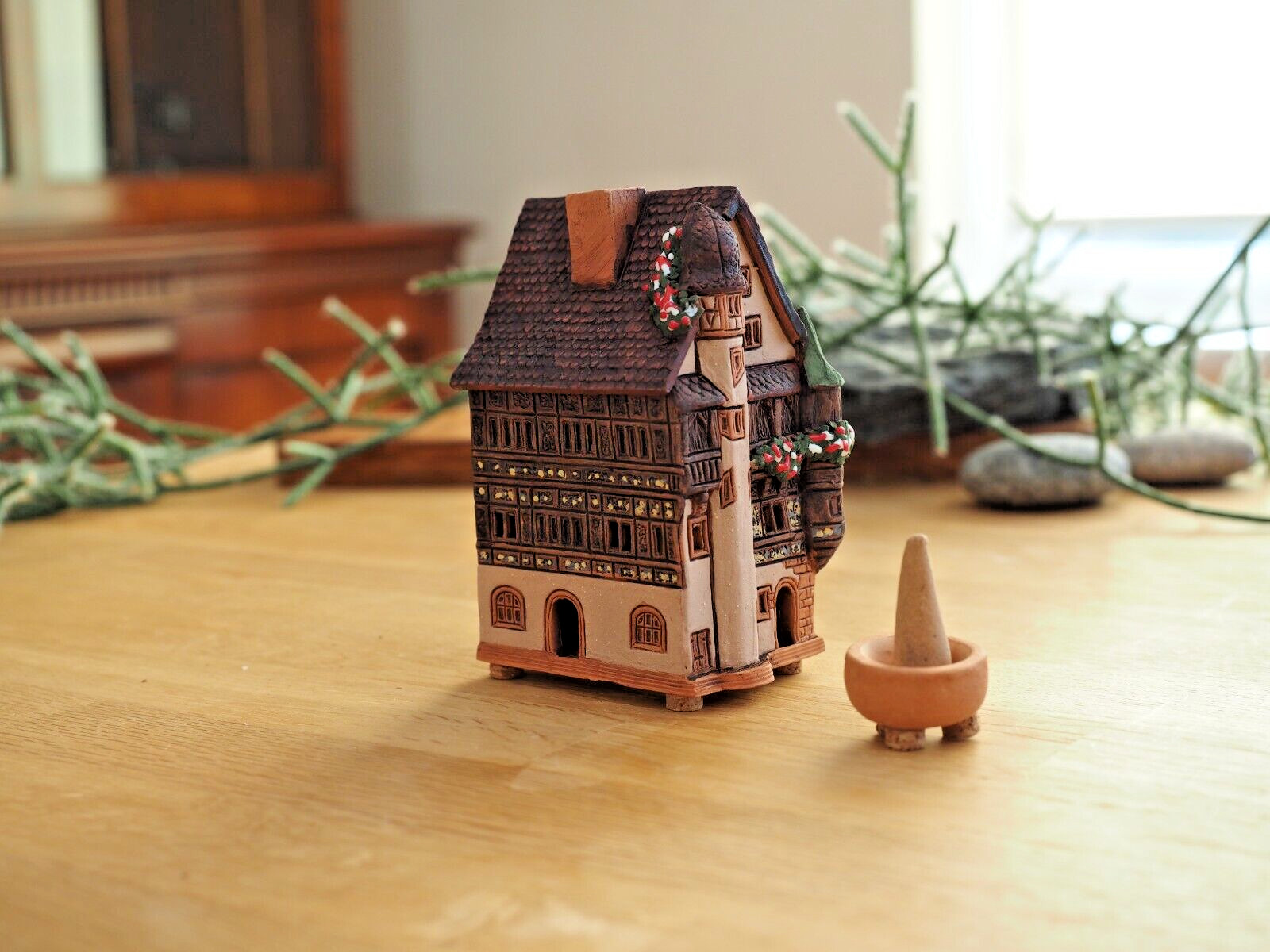 Ceramic Cone Incense Holder Pfister House in Colmar 10 cm © Midene
