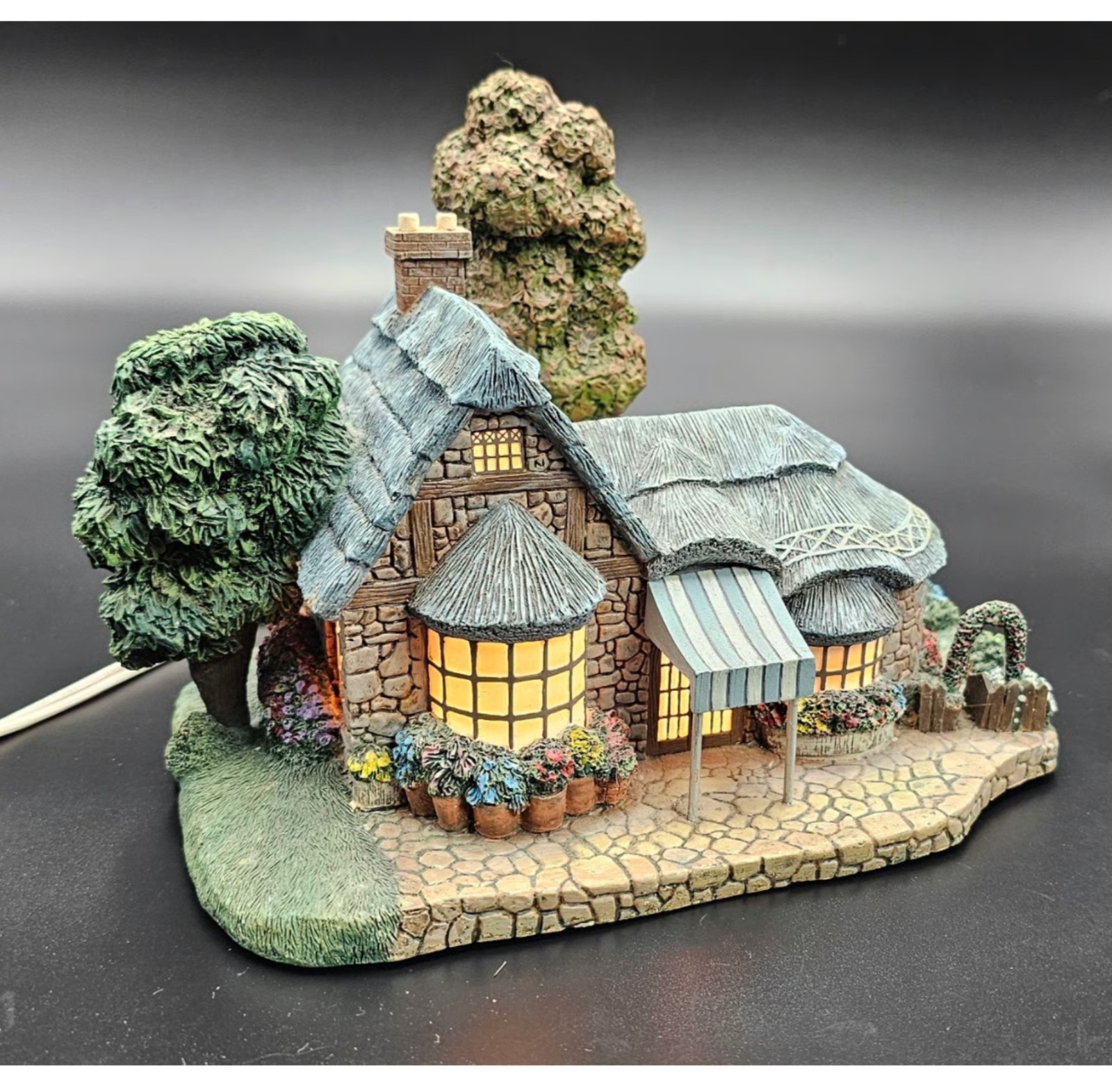 Vintage 1999 Thomas Kinkade Falbrooke Florist Lighted House Figurine Lamp Night