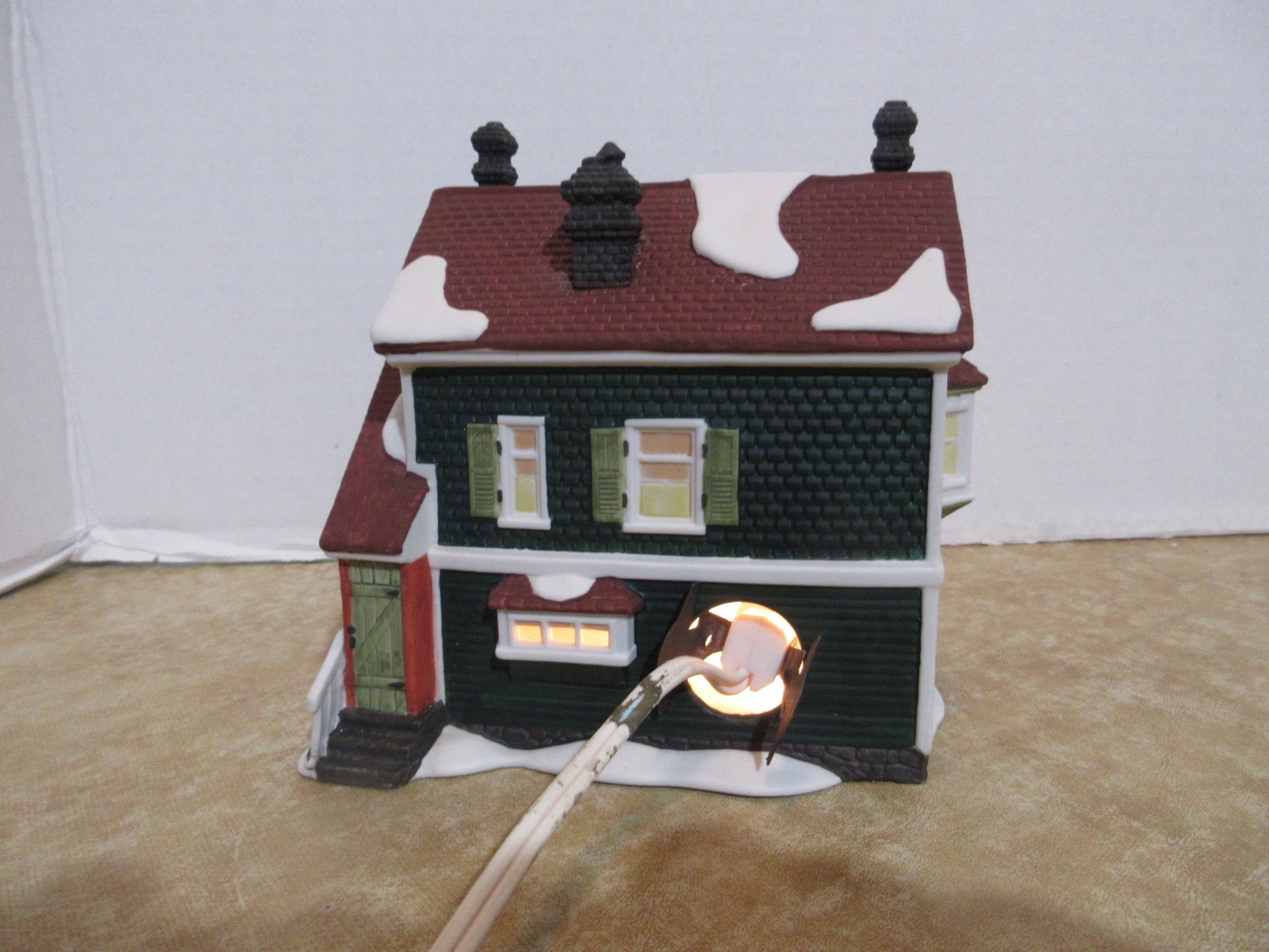 Dept. 56 New England 1990 Captain’s Cottage & Sea Captain & His mates