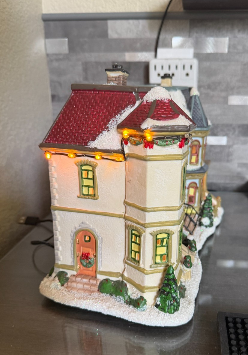St. Nicholas Square Christmas Village CITY ROW HOUSE 2008 Collection