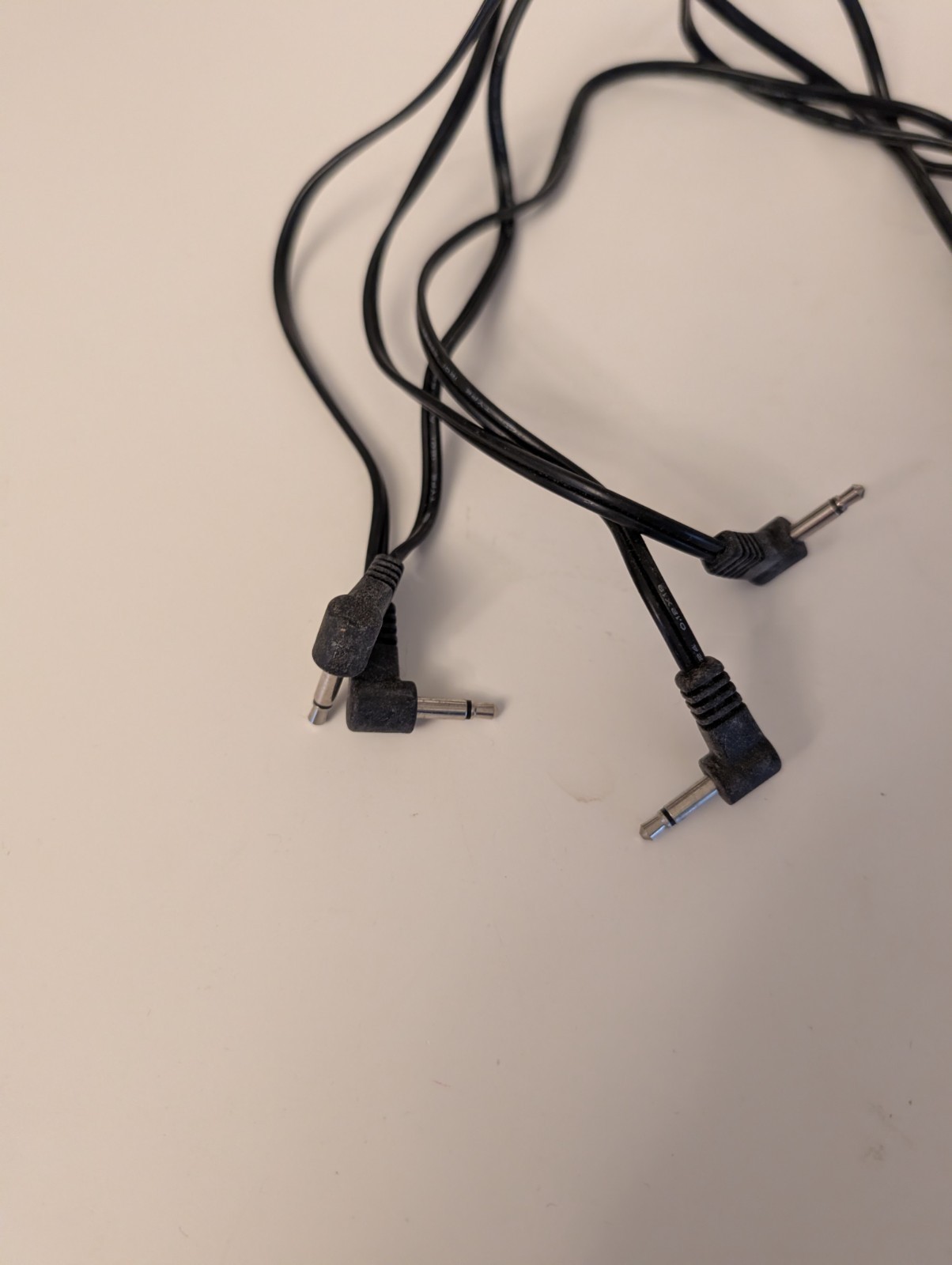 Lemax 3.0 V DC Power Adapter w/ 4 Output Jacks – Black- USED 8′ Long