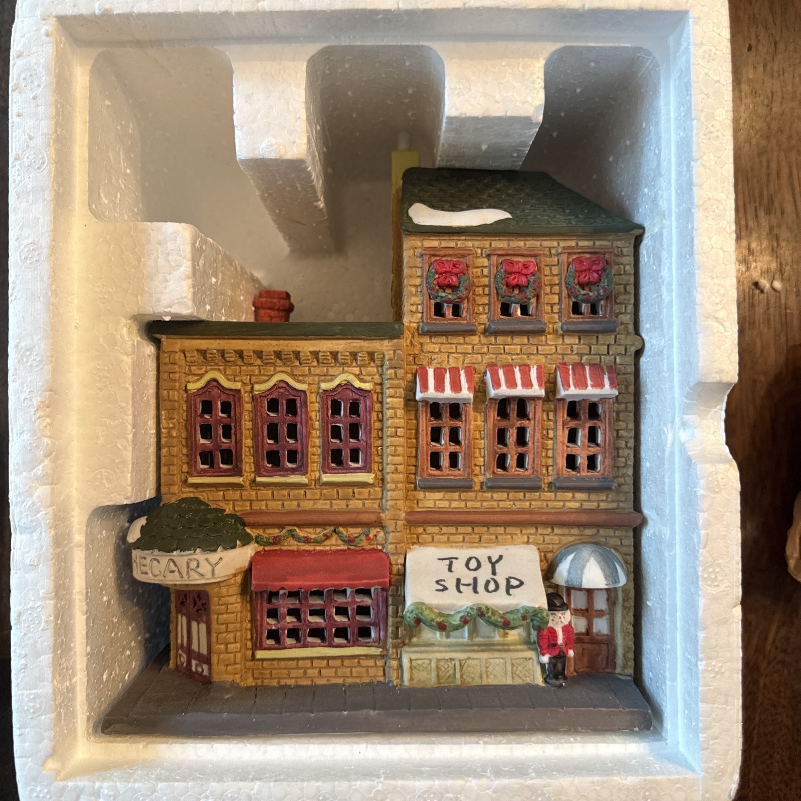 VTG Dickensvale Porcelain Lighted 1991 Toy Shop in Box