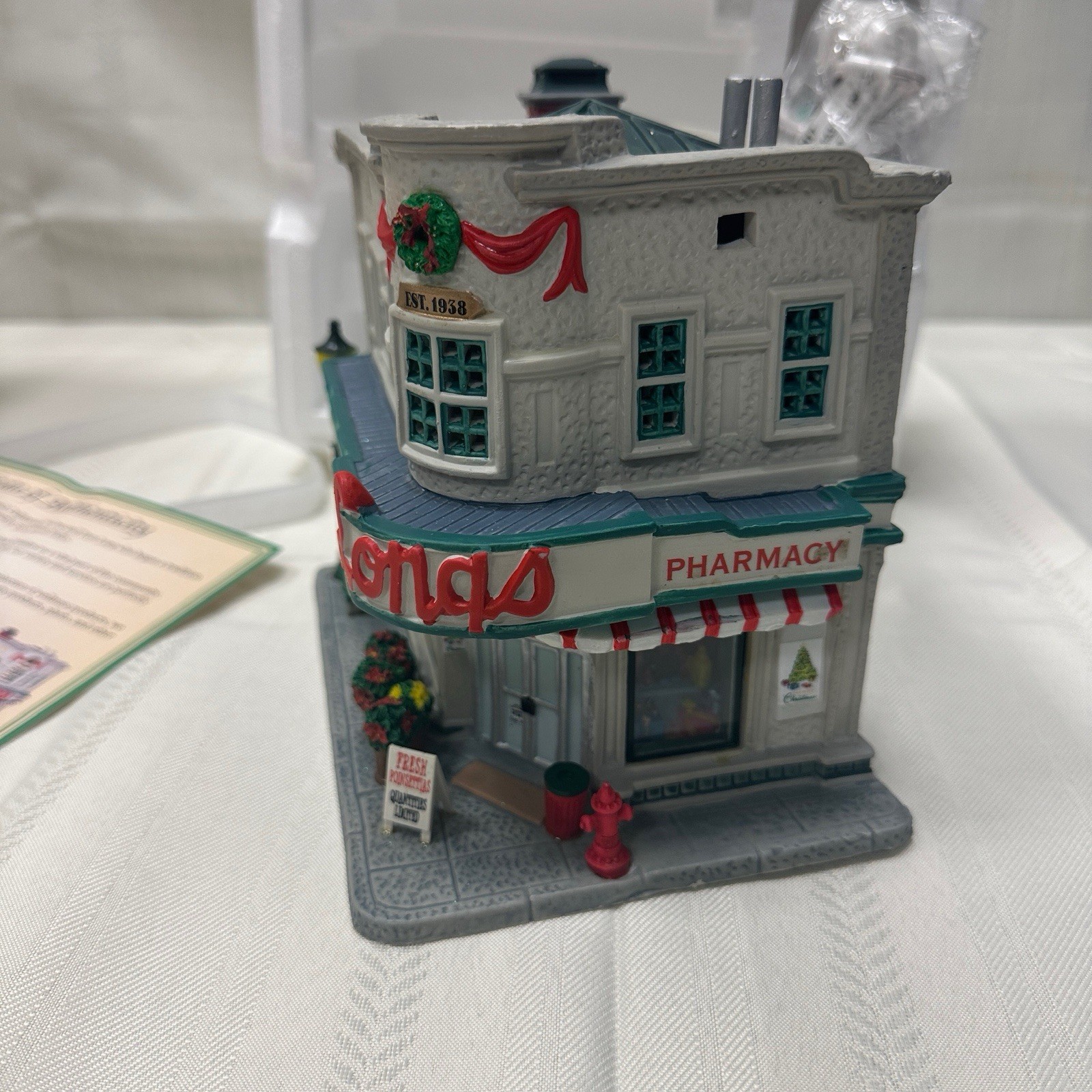 Lemax Longs Corner Store Lighted Building, 2006 Retired Village Collection 65453