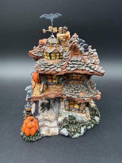2000 Boyds Town ~ Punky Boobear’s Haunted Halloween House, Style#19012