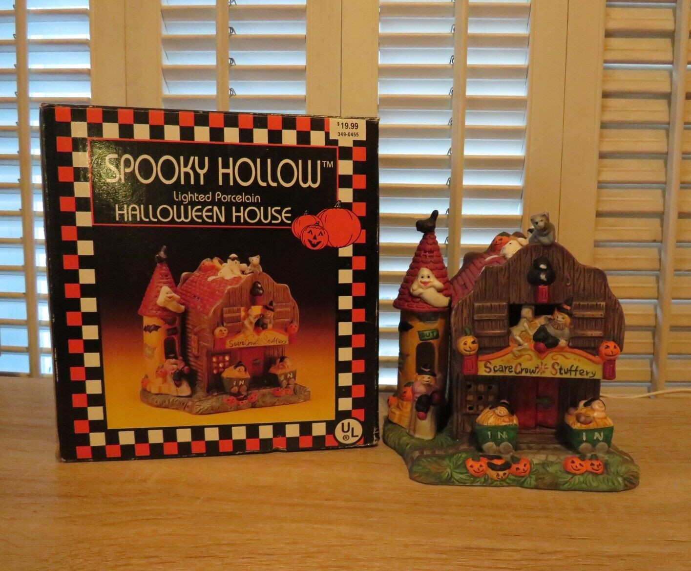 Retired Spooky Hollow SCARECROW STUFFERY Barn Halloween Lighted Village House