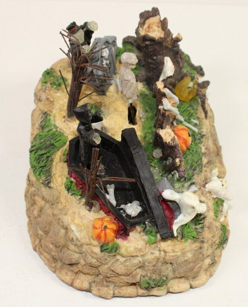Halloween Lighted Animated Graveyard Scene – Unknown Maker