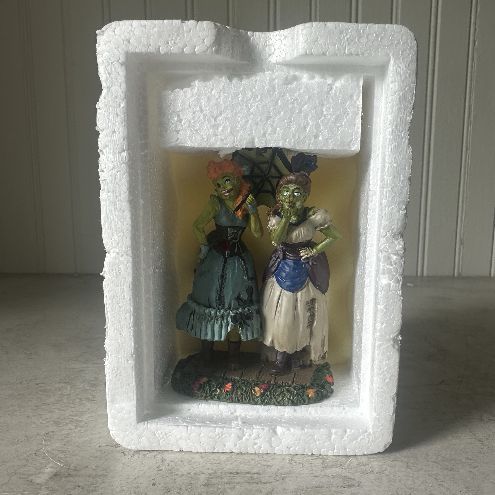 Dept 56 Painted Ladies HTF Halloween Village Accessory EUC 4044891 2015