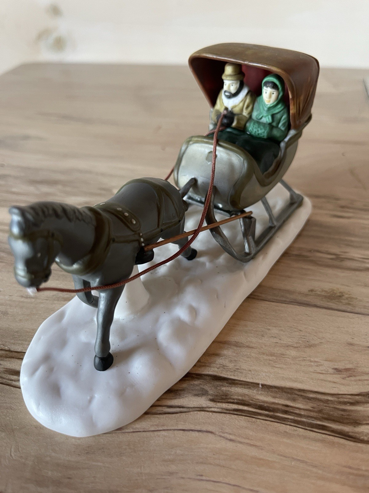 Dept 56 Heritage Village – Lamplighter + Kings Rd Cab + One Horse Open Sleigh