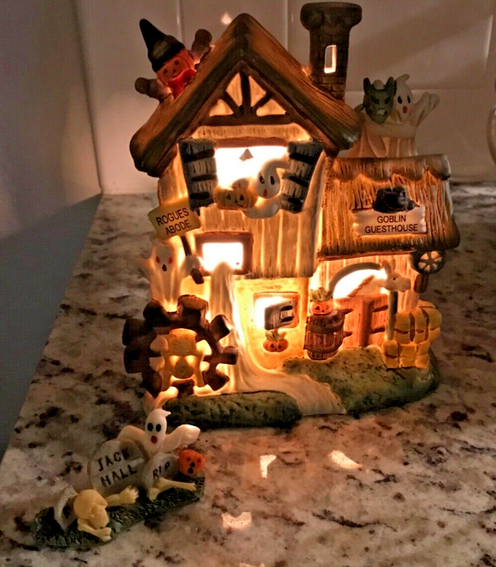 VTG ABC HALLOWEEN LIGHTED FARMHOUSE GOBLIN GUESTHOUSE 54722 Missing Scarecrow
