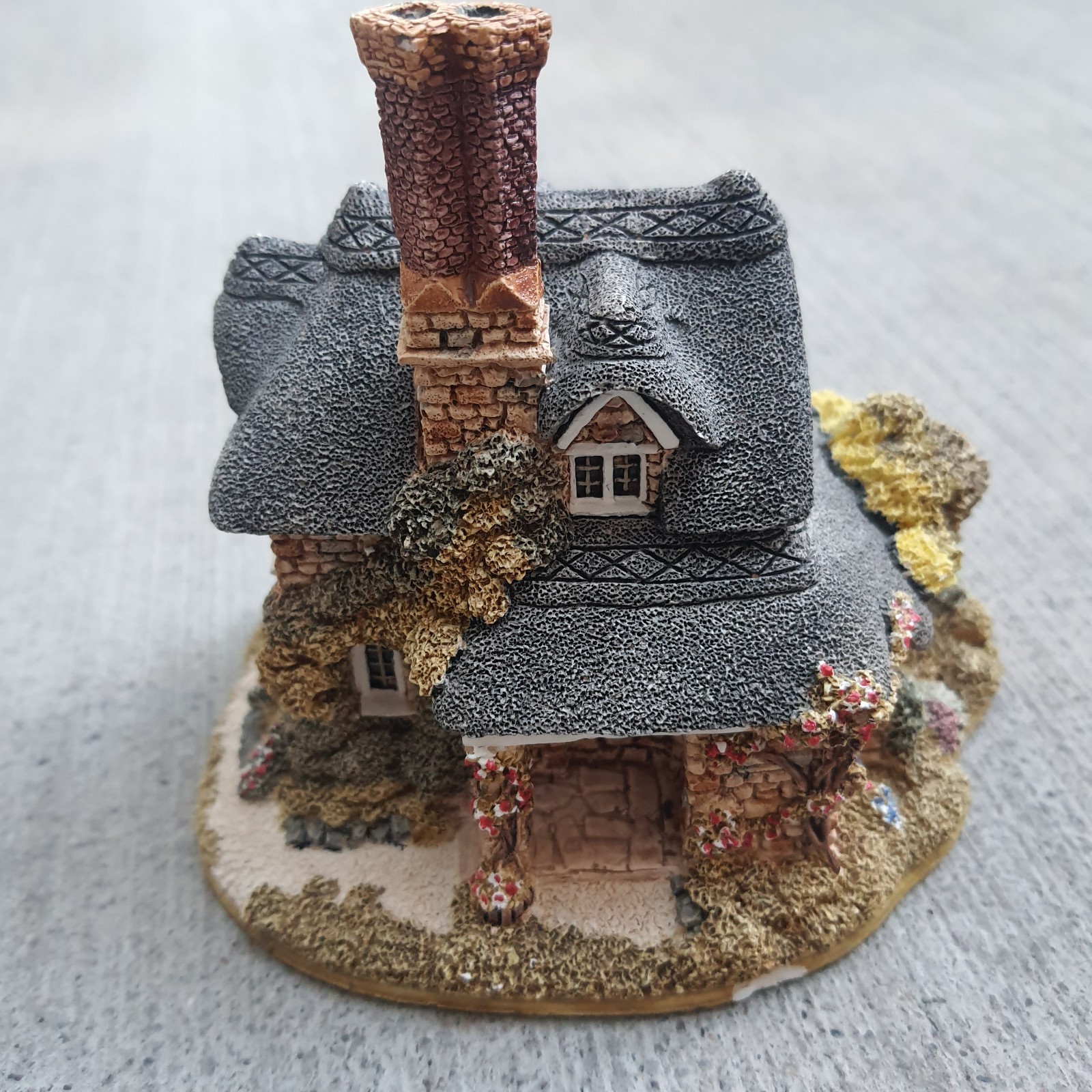 Lilliput Lane Oak Cottage Figurine Blaise Hamlet Collection 4.5″ Made In England