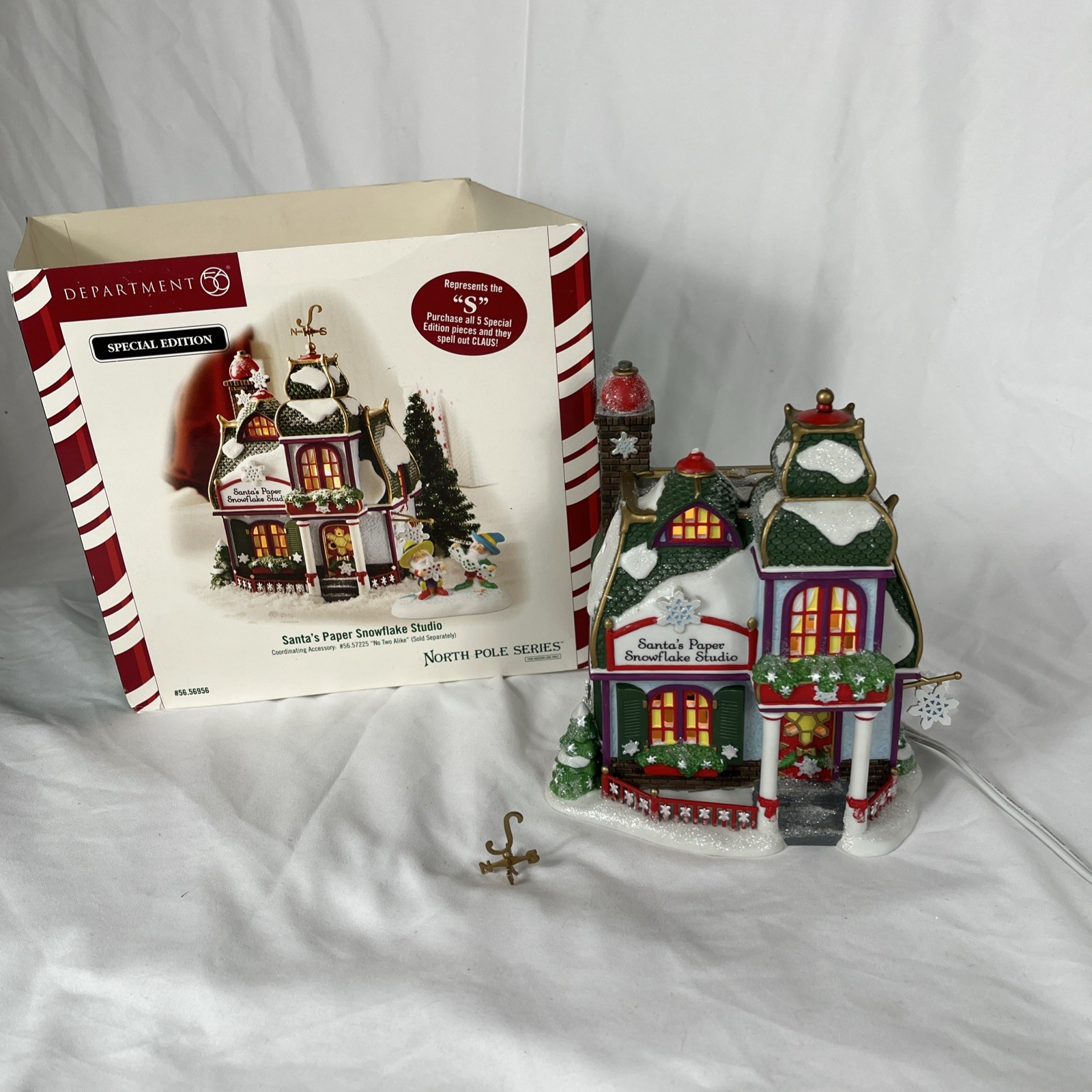 Dept 56 North Pole Series – Santa’s Paper Snowflake Studio Special Ed