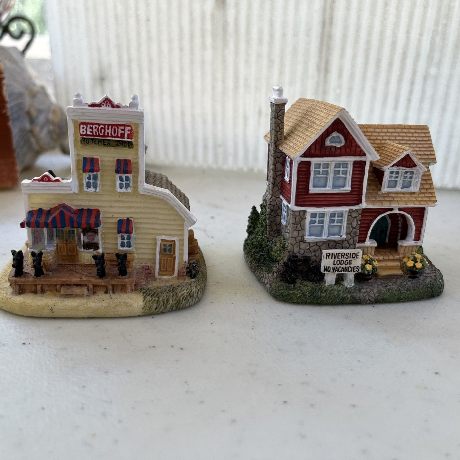 THE AMERICANA COLLECTION – COLLECTION – 13 Buildings, 6 Trees & A Pond