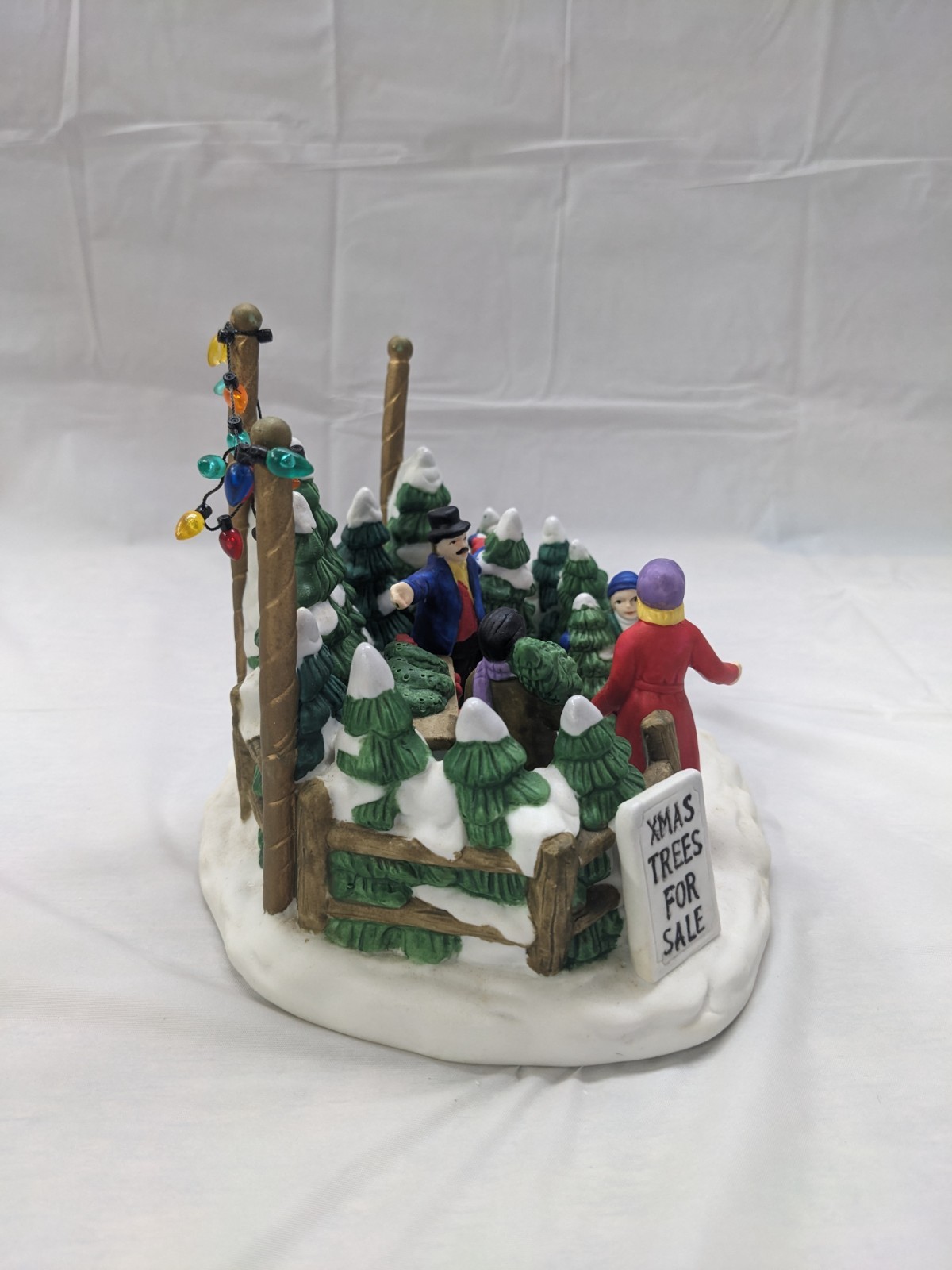 Vintage 1998 Victorian Village Collectibles Old Towne Tree Seller Christmas W/ B