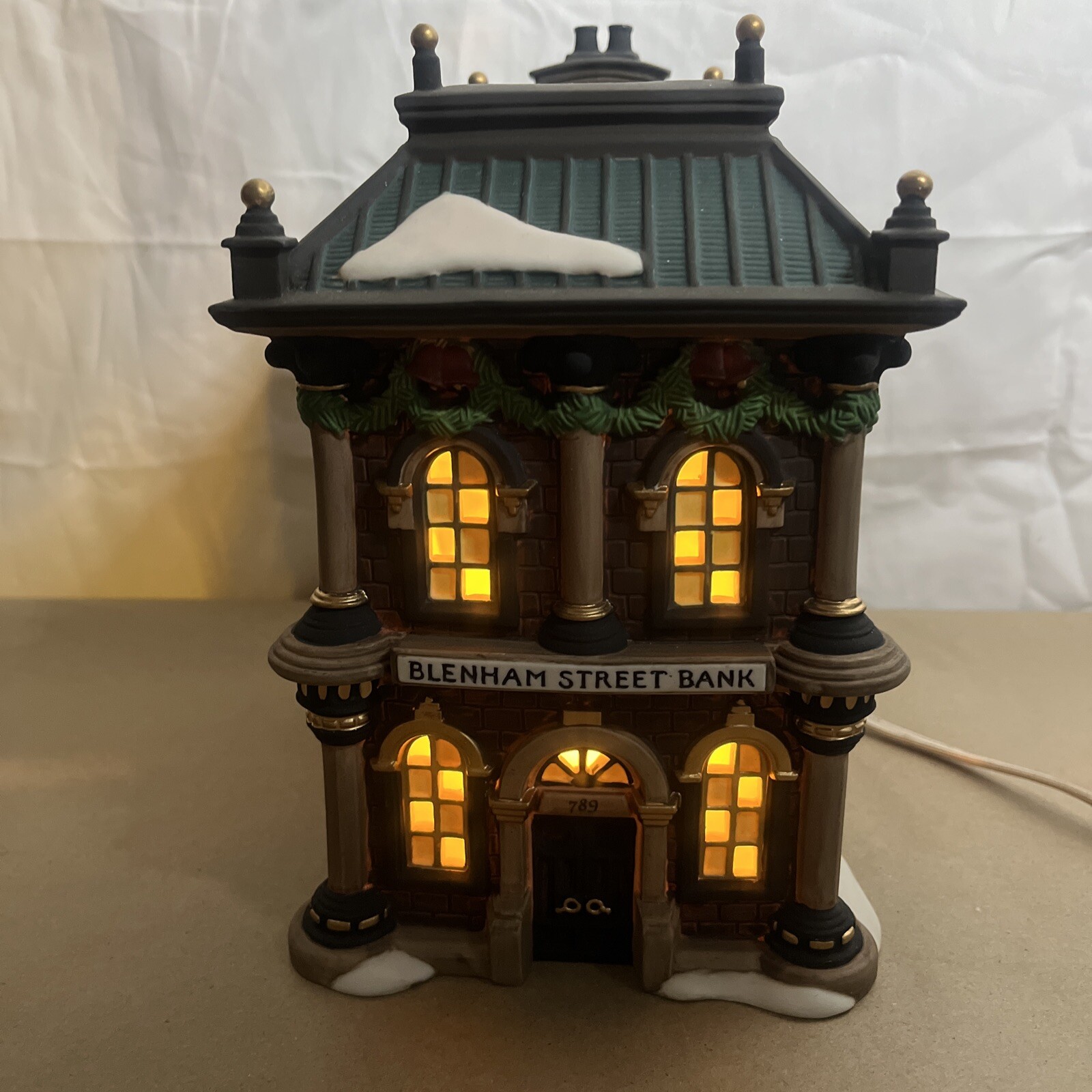 Department 56 Heritage Village Collection Blenham Street Bank 58330. B53