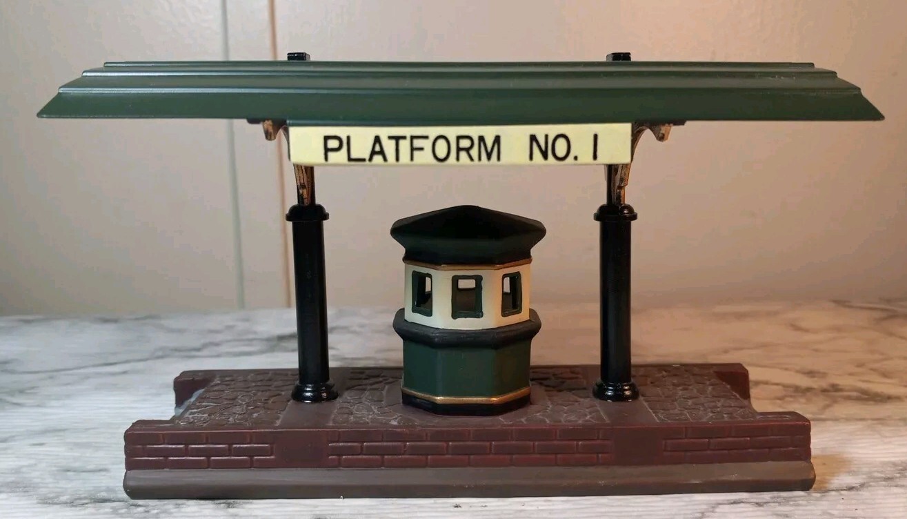 Department 56 Victoria Station Train Platform Heritage Village Accessory #55751
