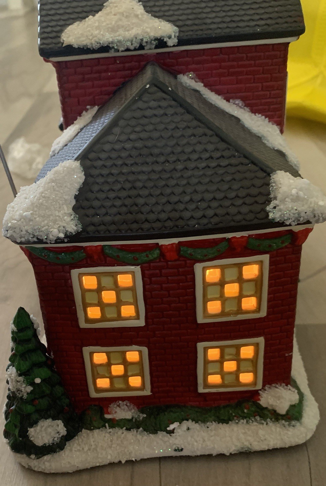 St Nicholas Square School 2008 Christmas Village Lighted With Box Please Read