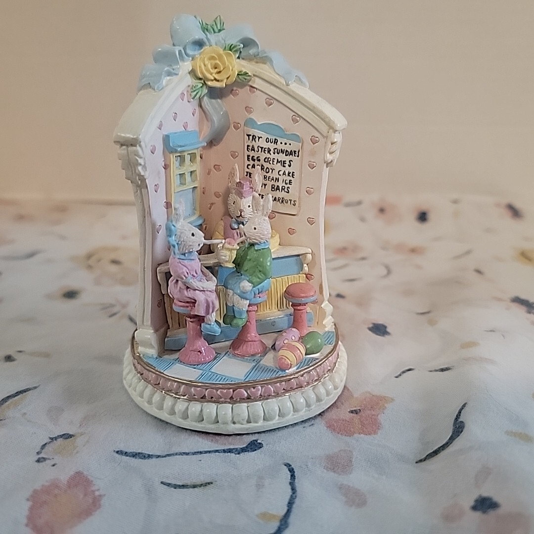 Bunny Corner-The Hutch Soda Shop Appox 2.5×4 in BC03 Vintage 1996 Z5