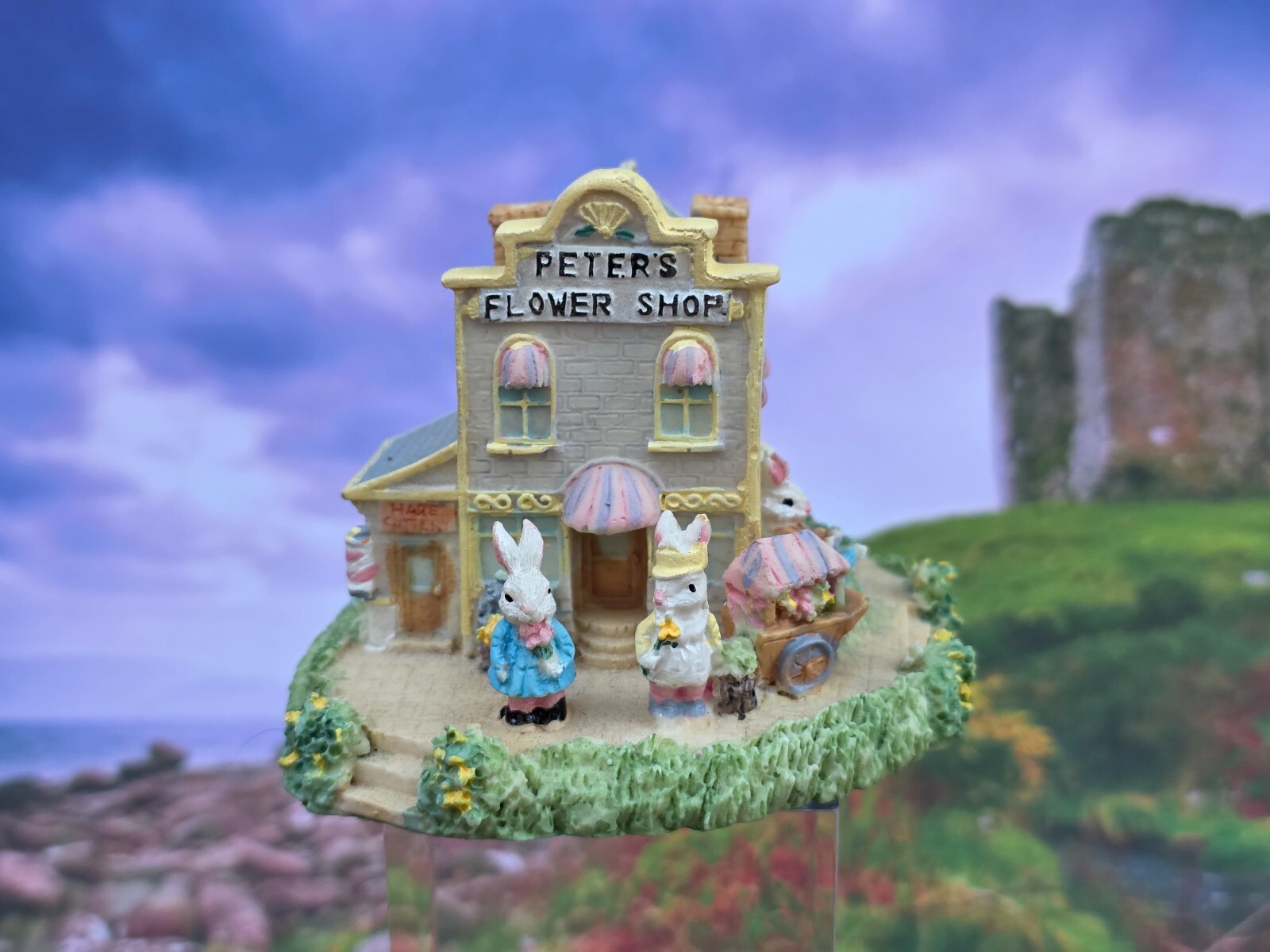 1994 Bunny Family Village Peters Flower Shop Figurine Intl Resourcing Services
