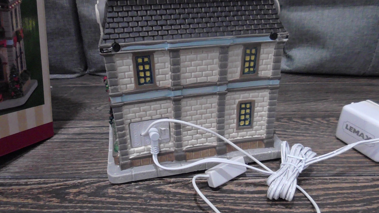 Lemax 2021 Caddington Village Christmas at The Savoy w 4.5V Adaptor #15737