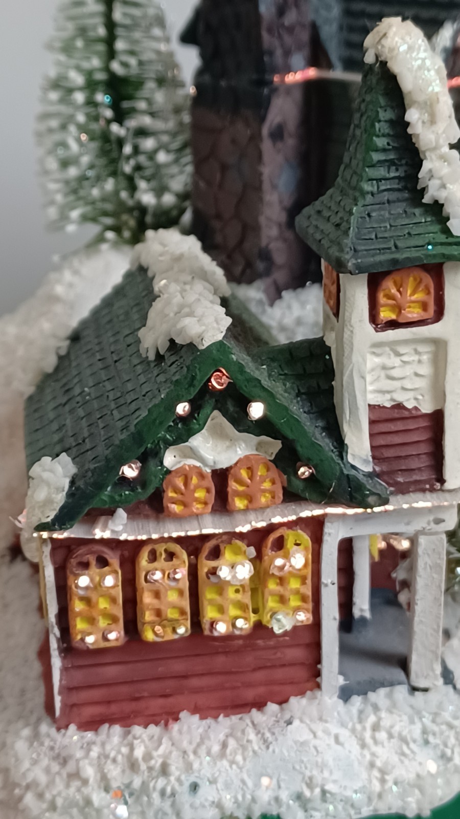 Fiber Optic Illuminated Resin Christmas Village Tabletop Display Multicolor