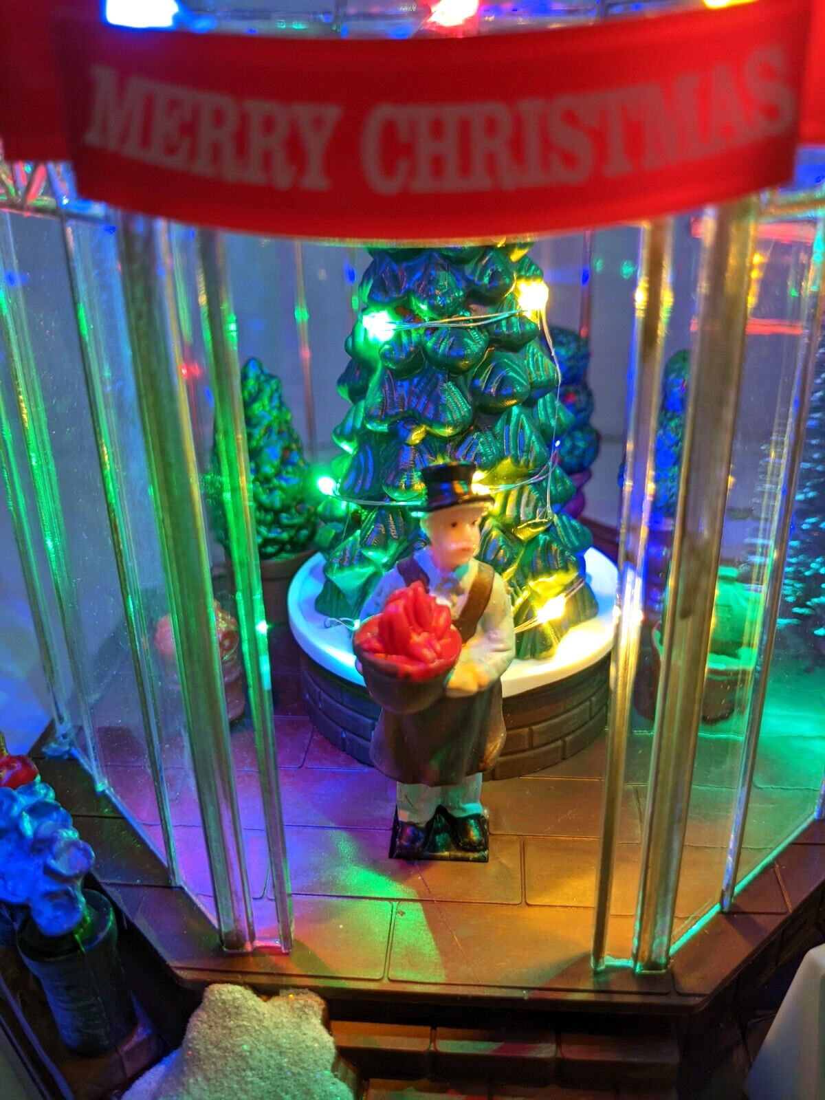 New 2024 Christmas GREENHOUSE by Holiday Time Lights Up & Plays 8 Carols VIDEO