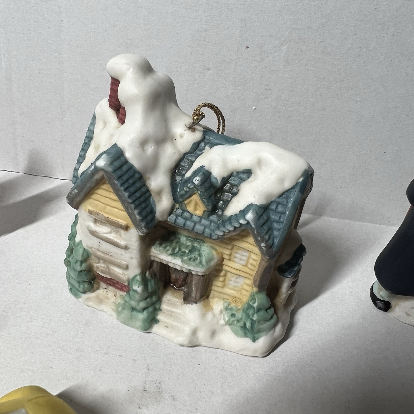 Vintage 1991 1993 Hand Painted Christmas Village Figurine Lot Taiwan Carriage 7