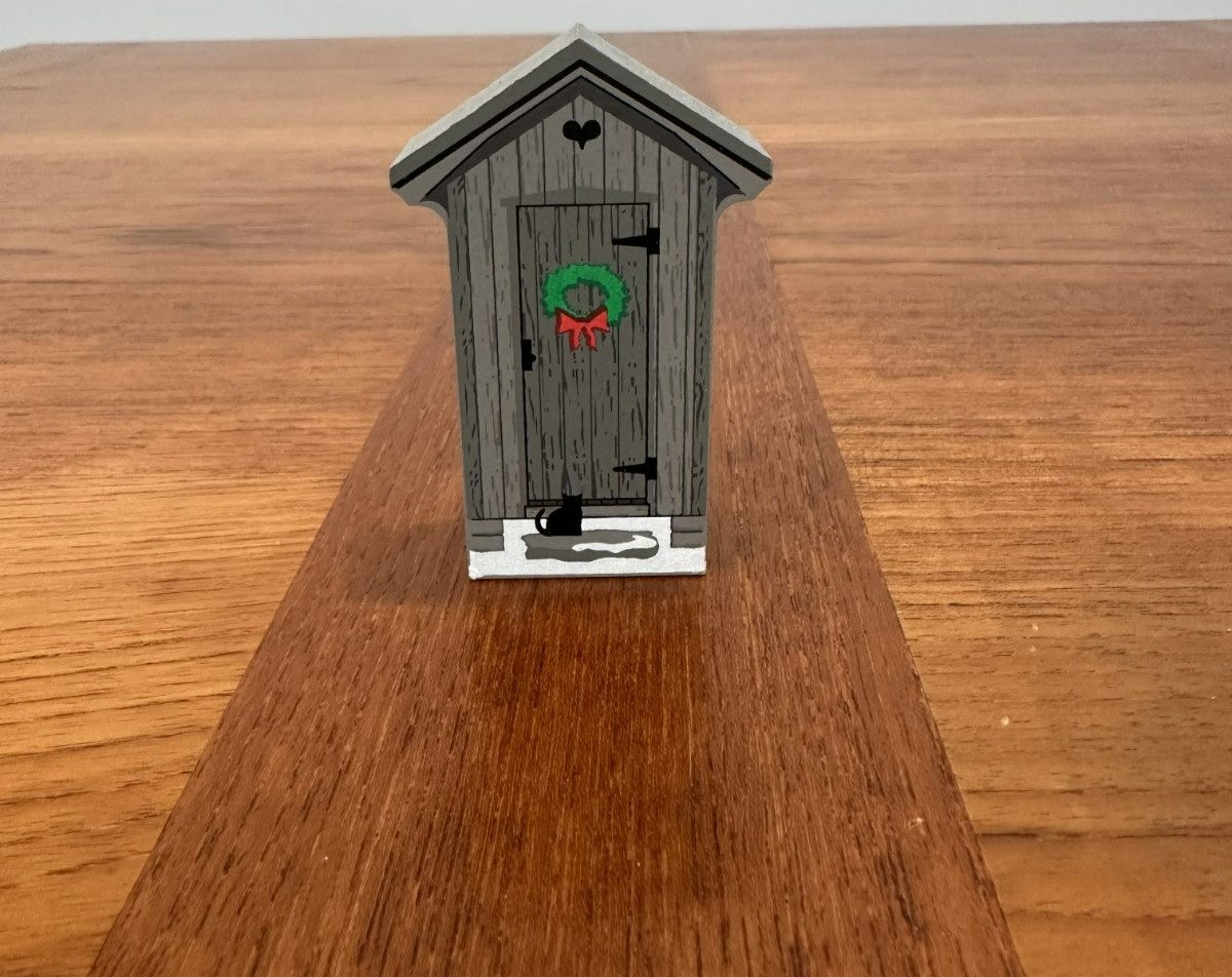 Rare 2011 Cat’s Meow Village Accessory – PENNSYLVANIA DUTCH OUTHOUSE – #11-536