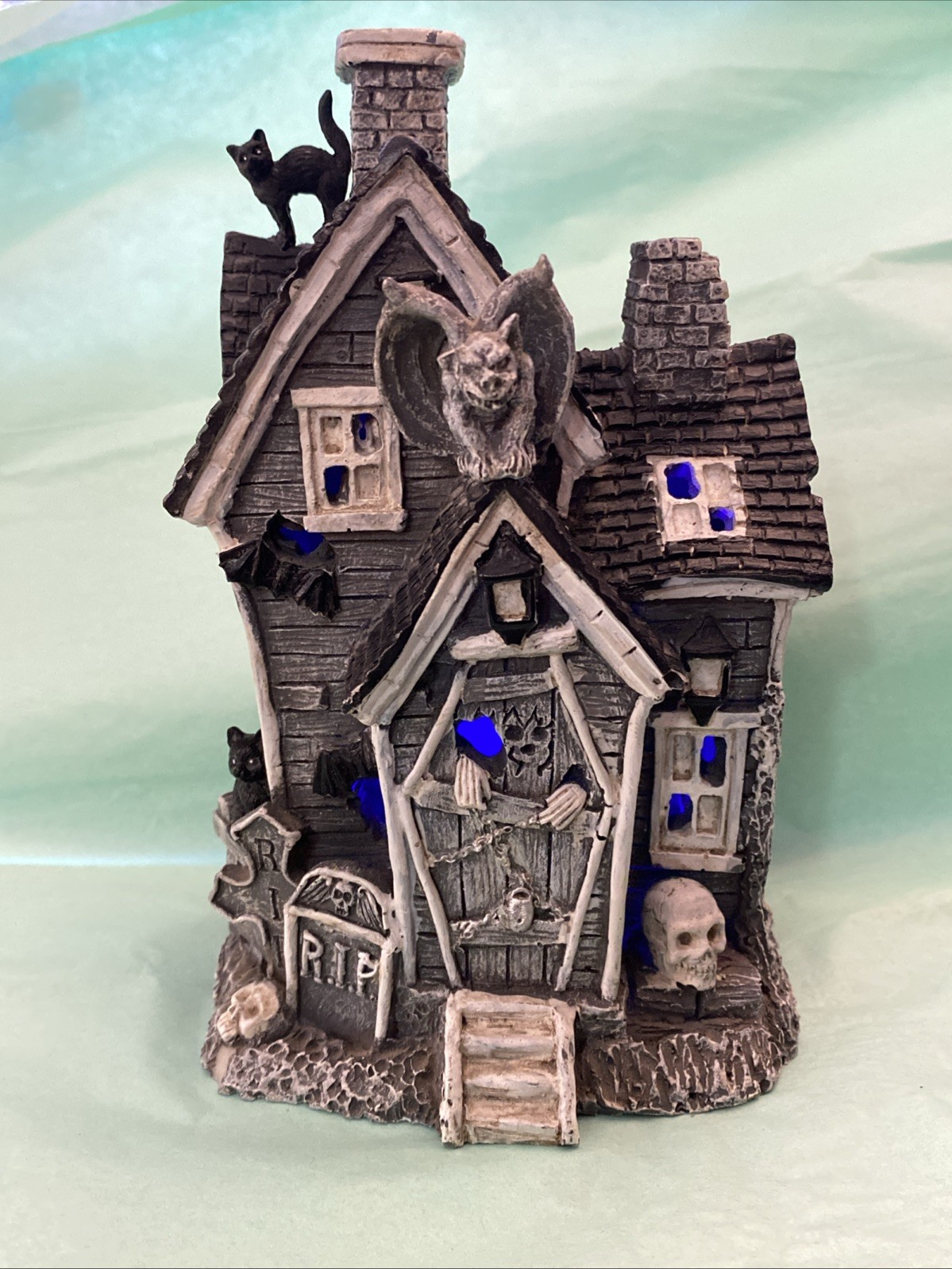 Vintage Battery Powered Halloween Victorian 7″ Resin Haunted Flashing Lights