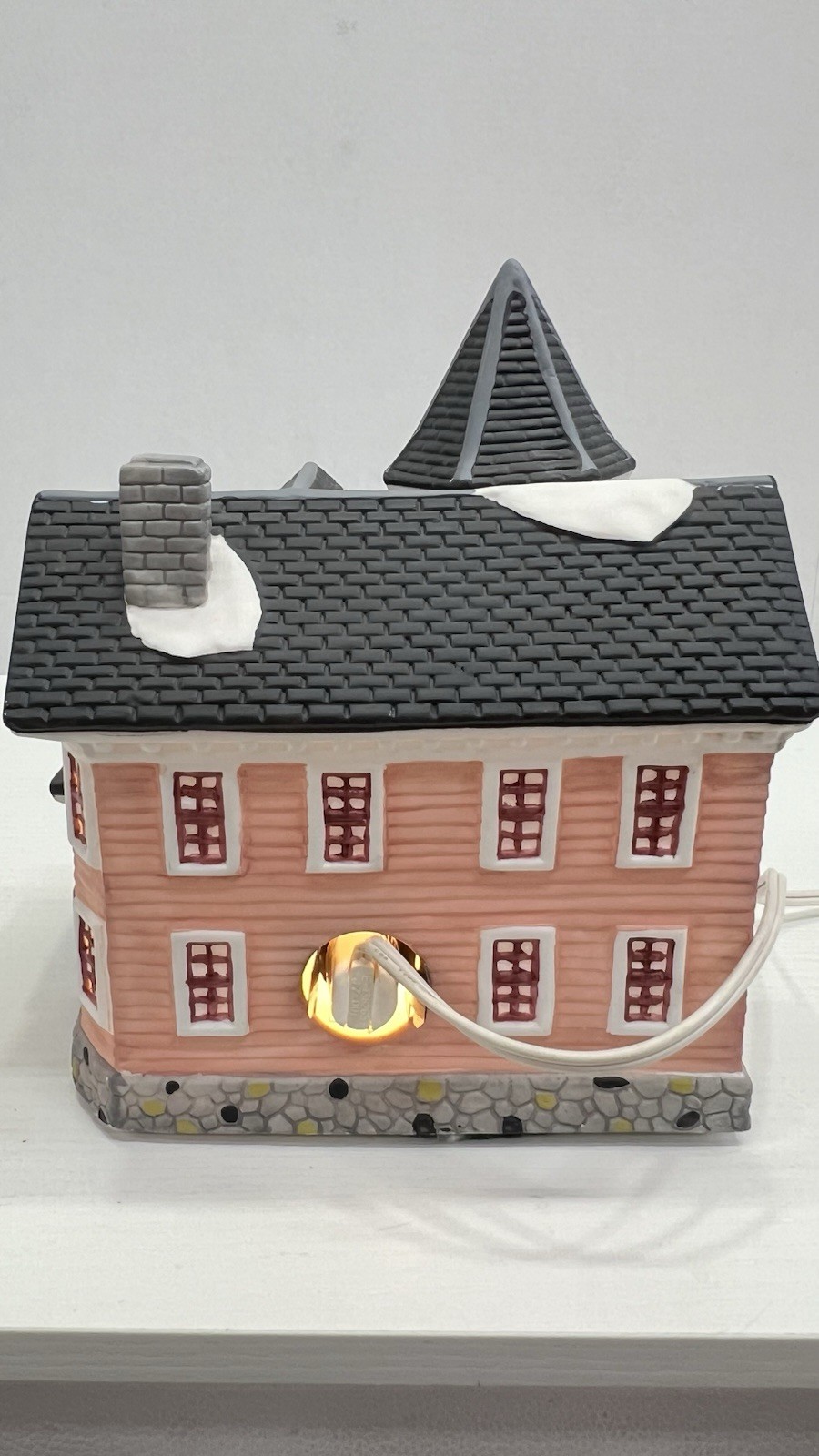 Heartland Valley Village “ Pink Victorian” Lighted House 1998 Excellent W/Box