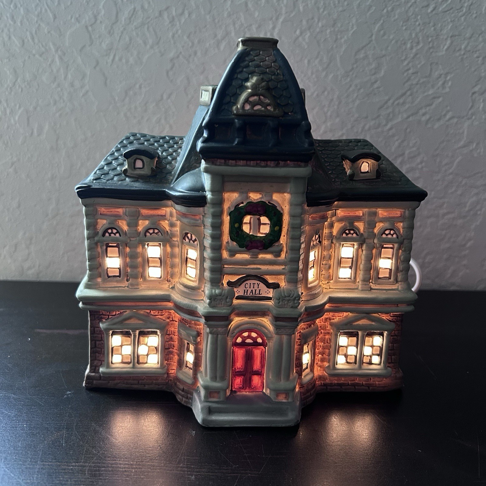 VTG 90s Dickens Keepsake Porcelain Lighted House Christmas Village CITY HALL
