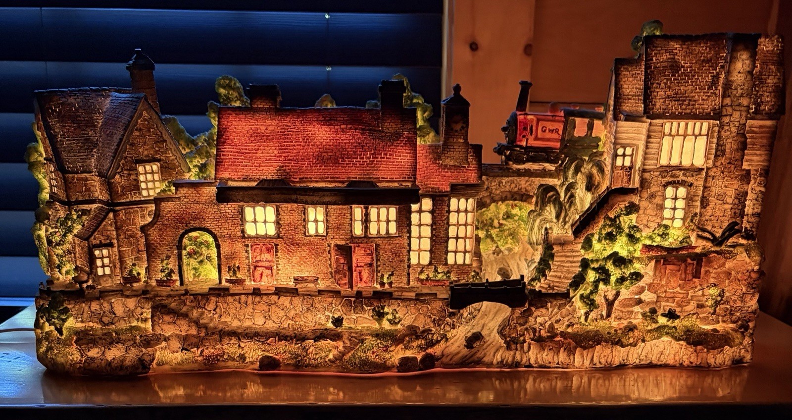 Large Lighted English Village Train Scene Diorama Resin Display GWR Railway