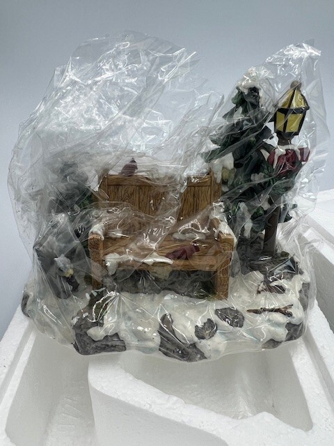Department 56 Heritage Village Mill Creek Park Bench #52654 Winter Scene NEW*