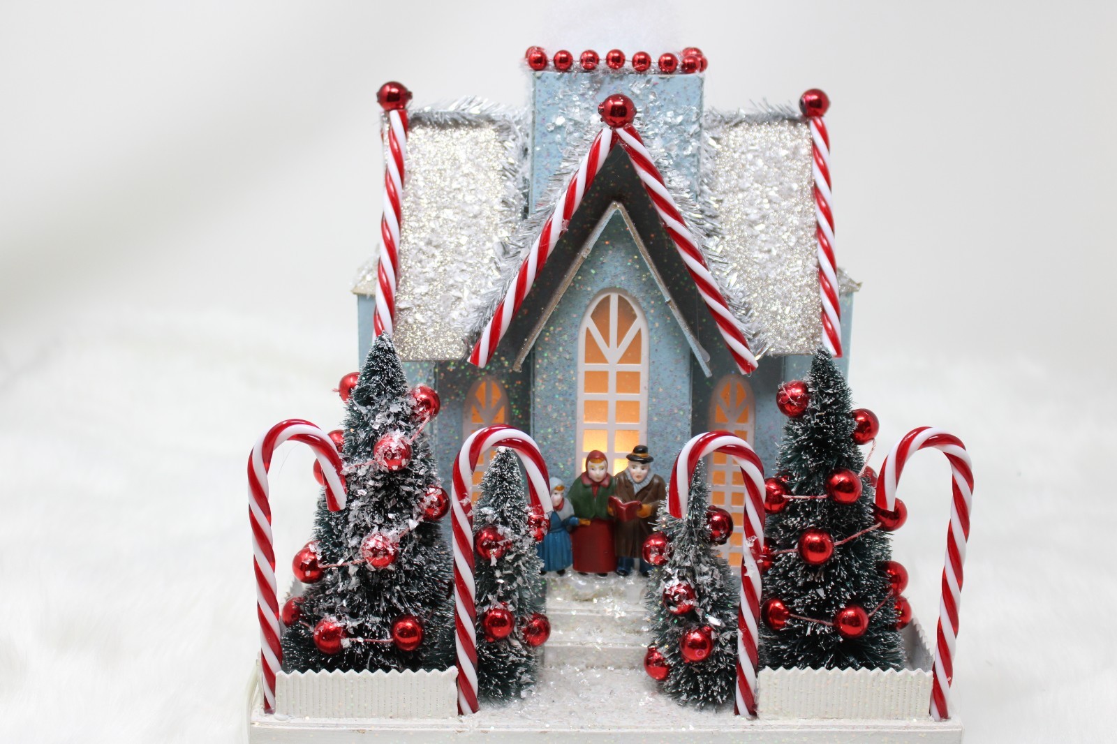 Vintage Style Putz Christmas House w/ Caroler’s Snowmen Bottle Brush Trees 10.5″