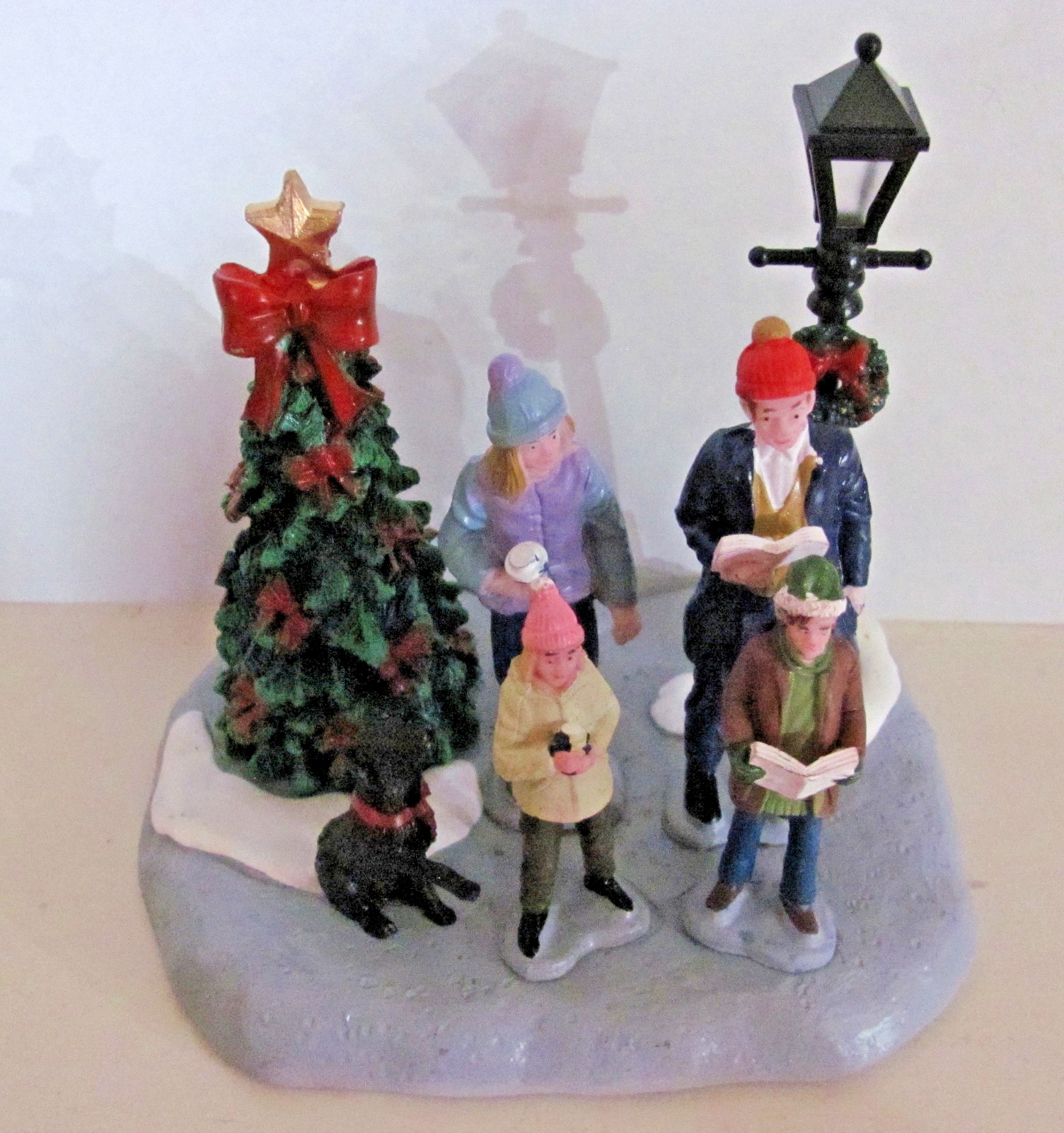 Lemax Vail Village Table Accent – Family Caroling #43722