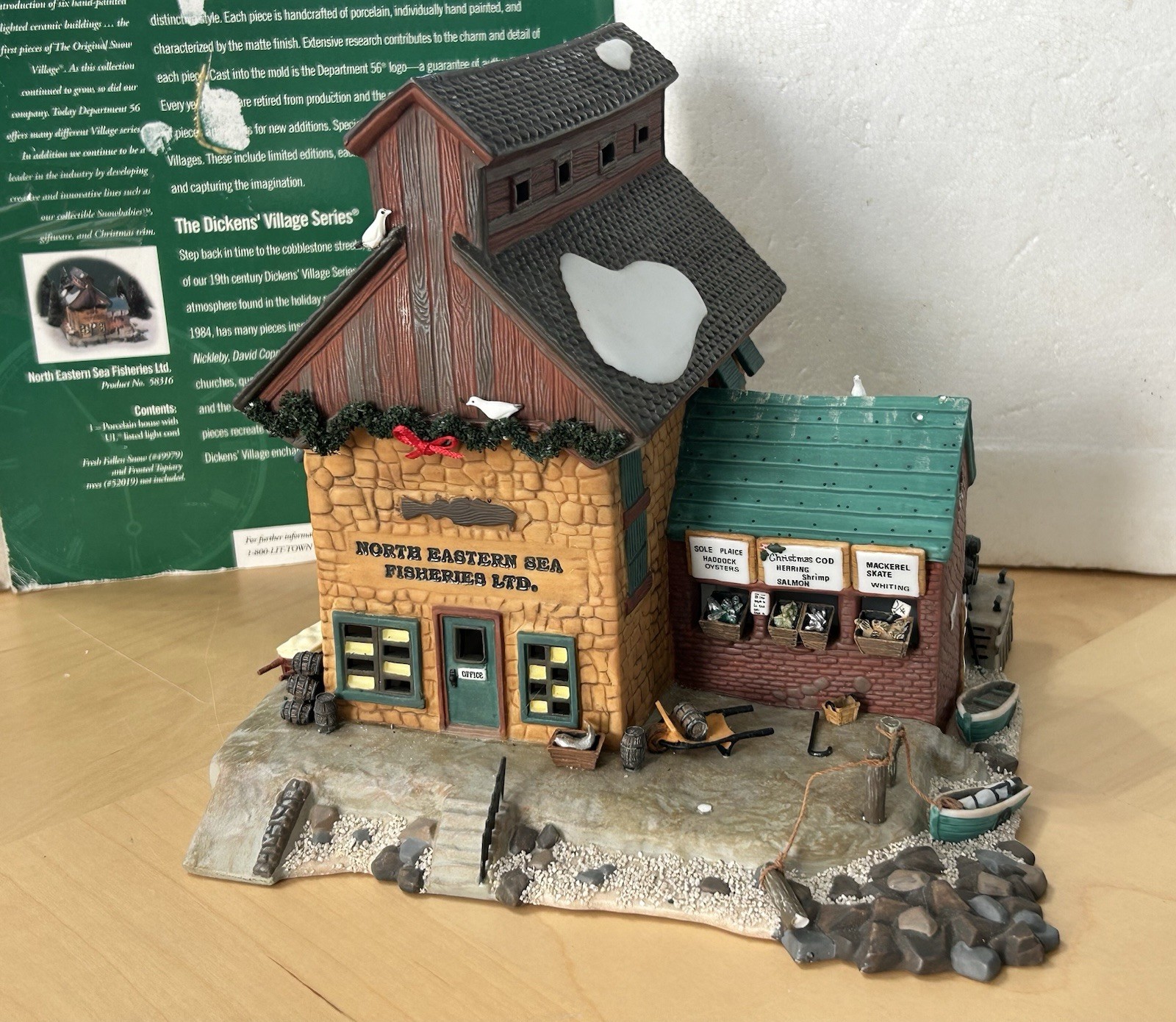 Vtg 1998 Dept 56 Dickens Village North Eastern Sea Fisheries w Box NO LIGHT GUC