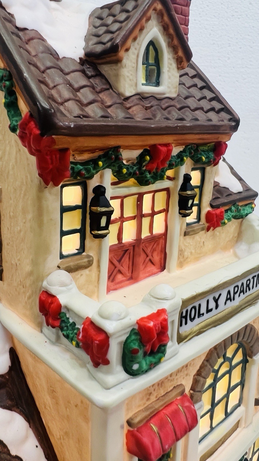Copperfield Keepsake “ Holly Apartment ” Porcelain Lighted House Excellent !