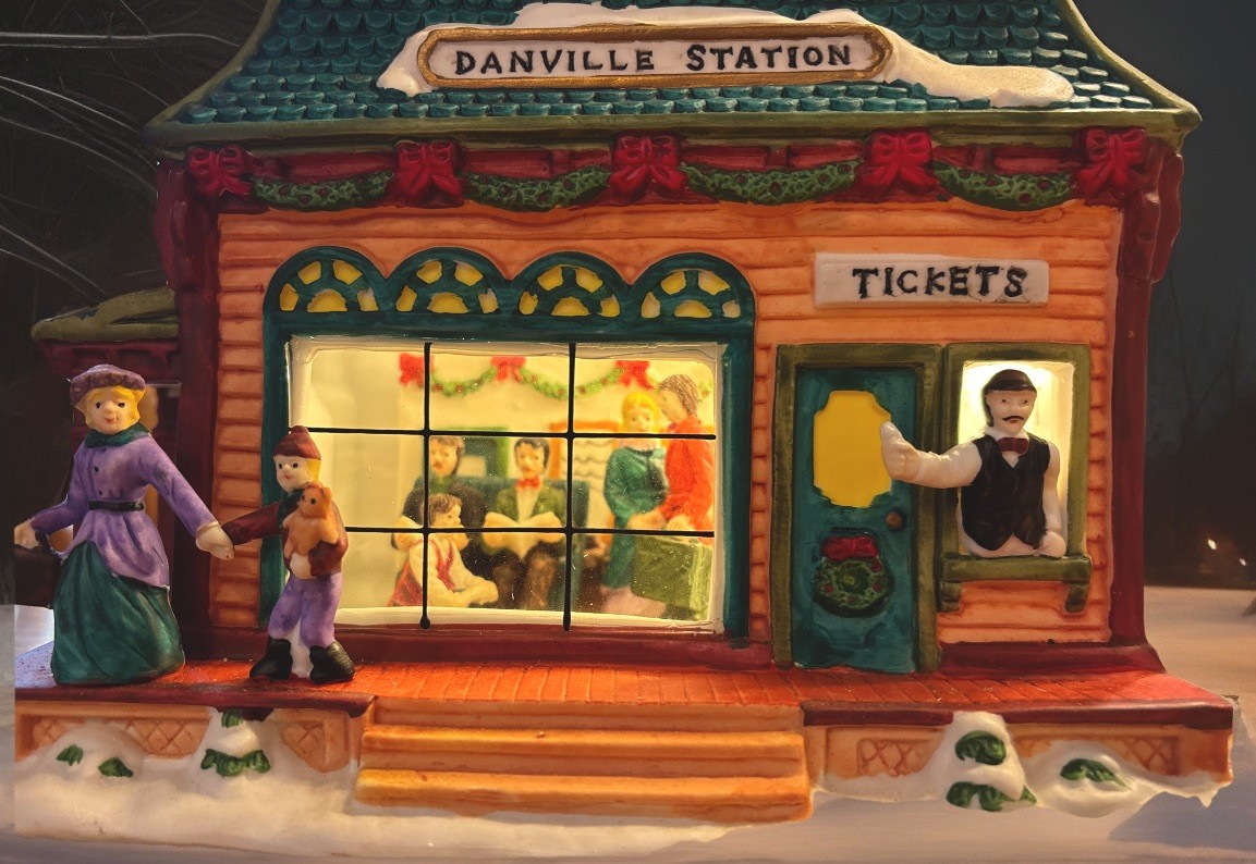 1999 Victorian Village Collectibles “Danville Train Station” Porcelain House