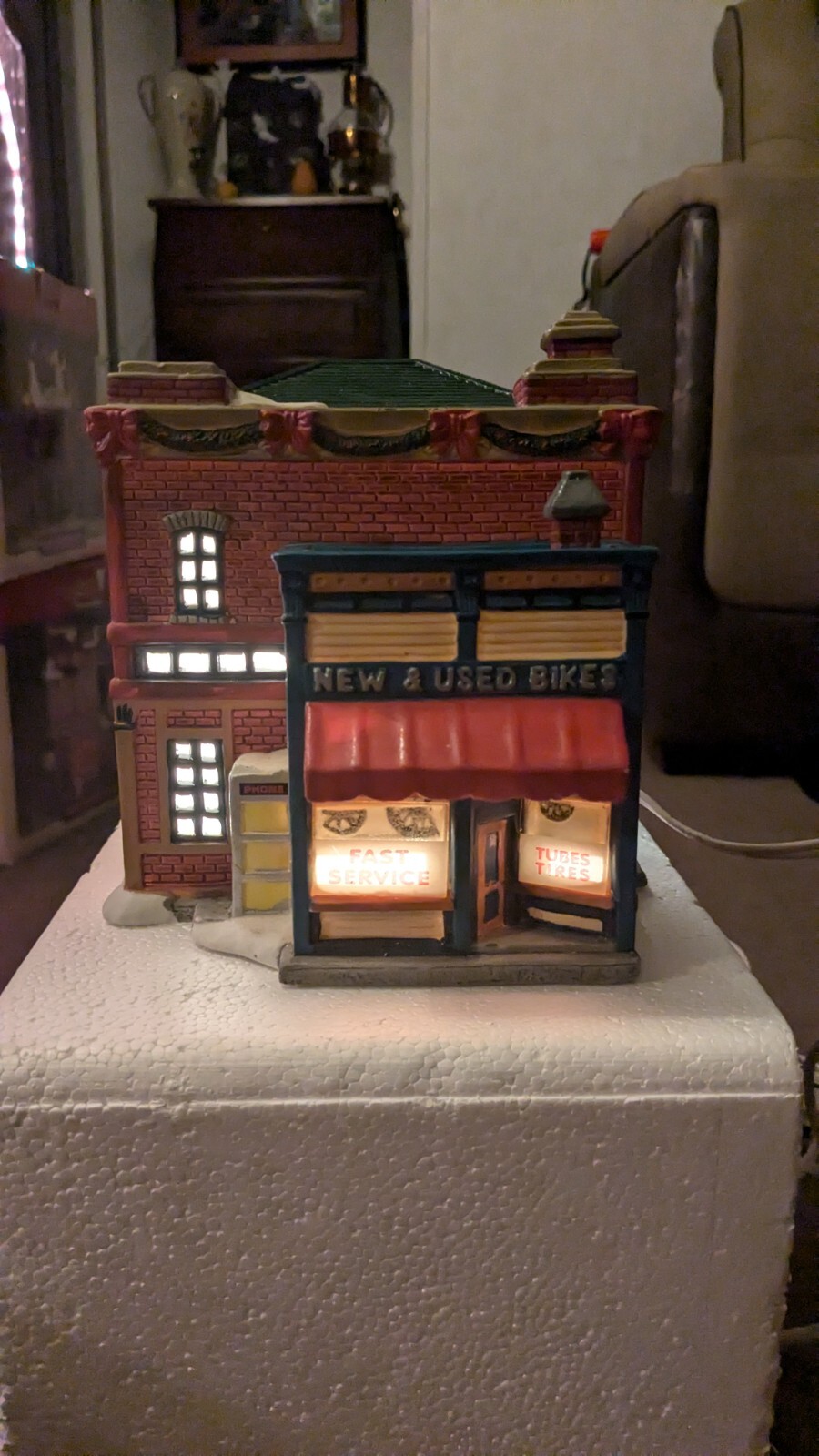 Lemax Jukebox Junction Mom And Pop’s Neighborhood Grocery 1998-Retired-RARE