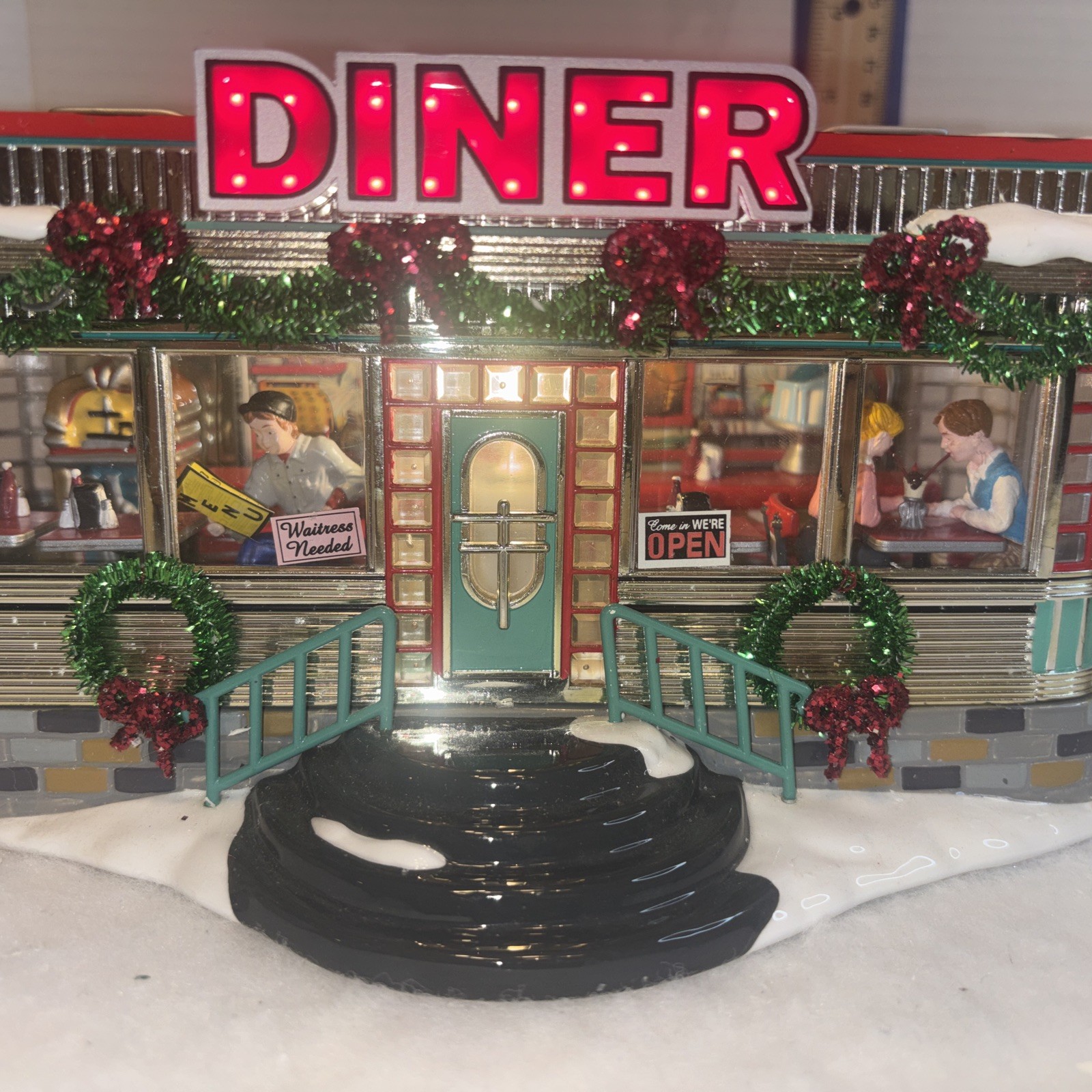 Dept. 56 The Original Snow Village Shelly’s Diner No. 55008 2 Piece Set Working