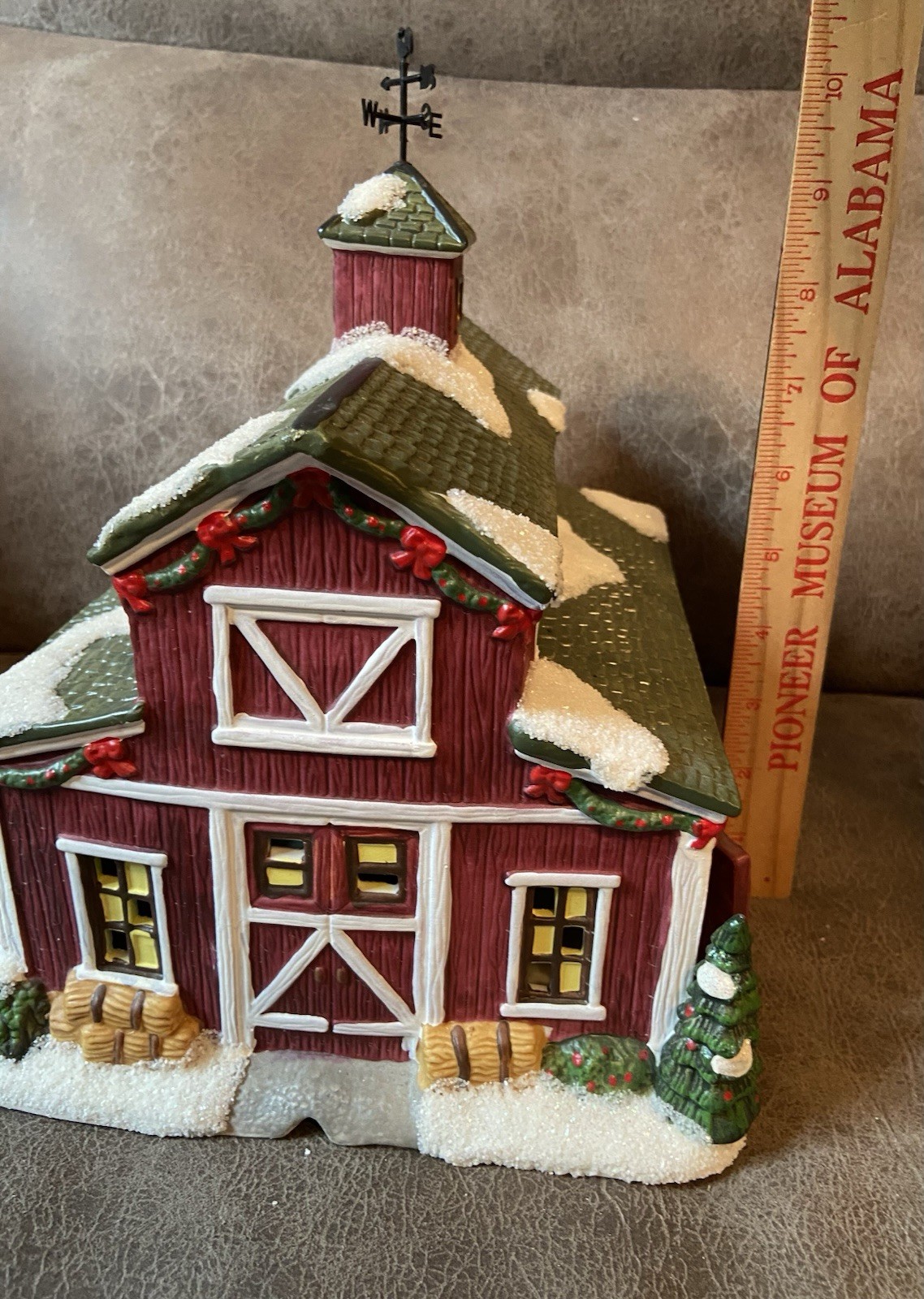 St. Nicholas Square Christmas Village Illuminated Country Stable 2009 Retired