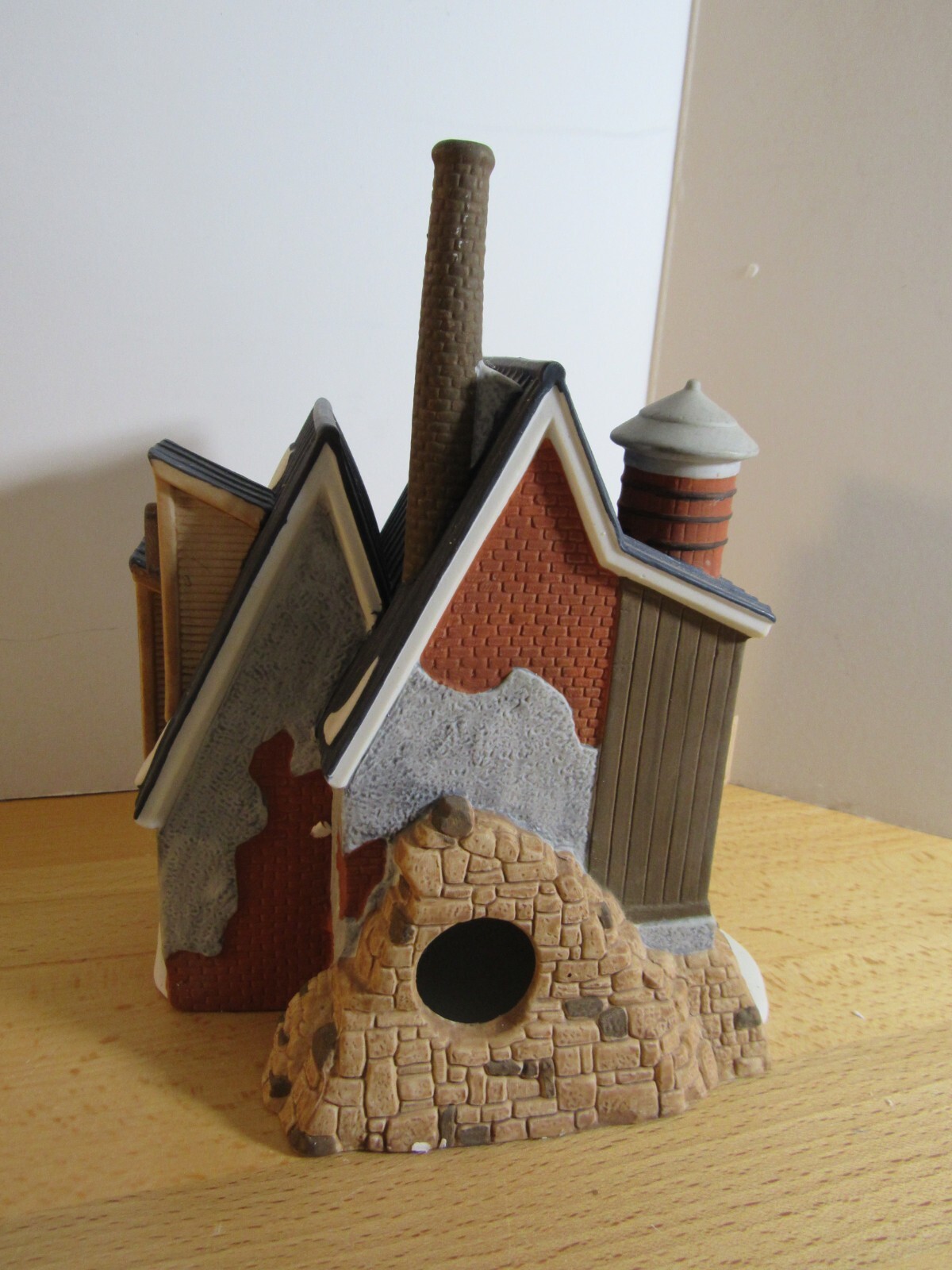RETIRED Dept 56 Yankee Jud Bell Casting Heritage Series New England Village 5643