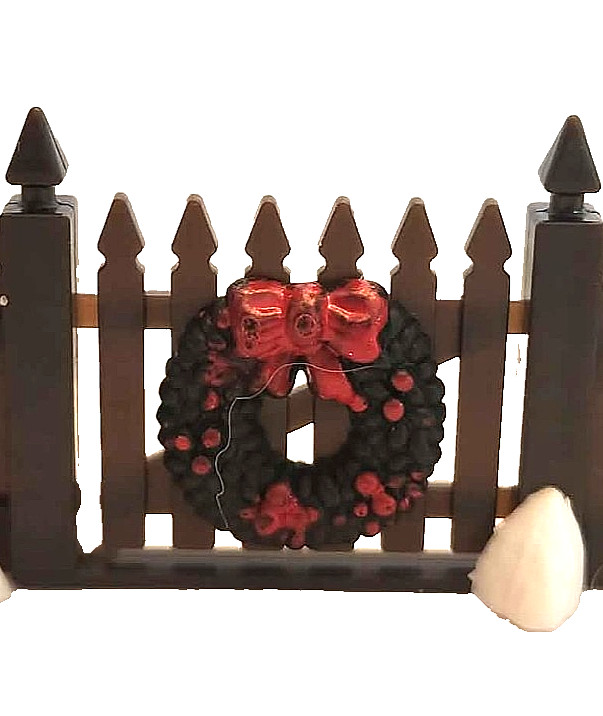 LEMAX 2002 CHRISTMAS VILLAGE HOUSE ACCESSORIES – BROWN PICKET FENCE W/ WREATH